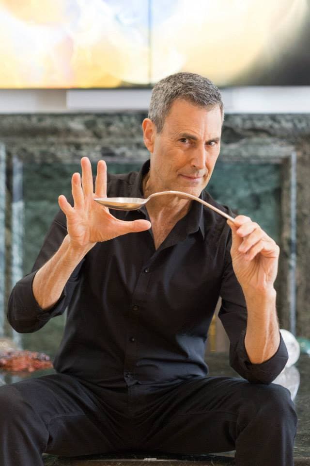 尤里蓋勒宣稱自身的超能力，是在多年前由外星人所傳授。（翻攝Uri Geller IG）