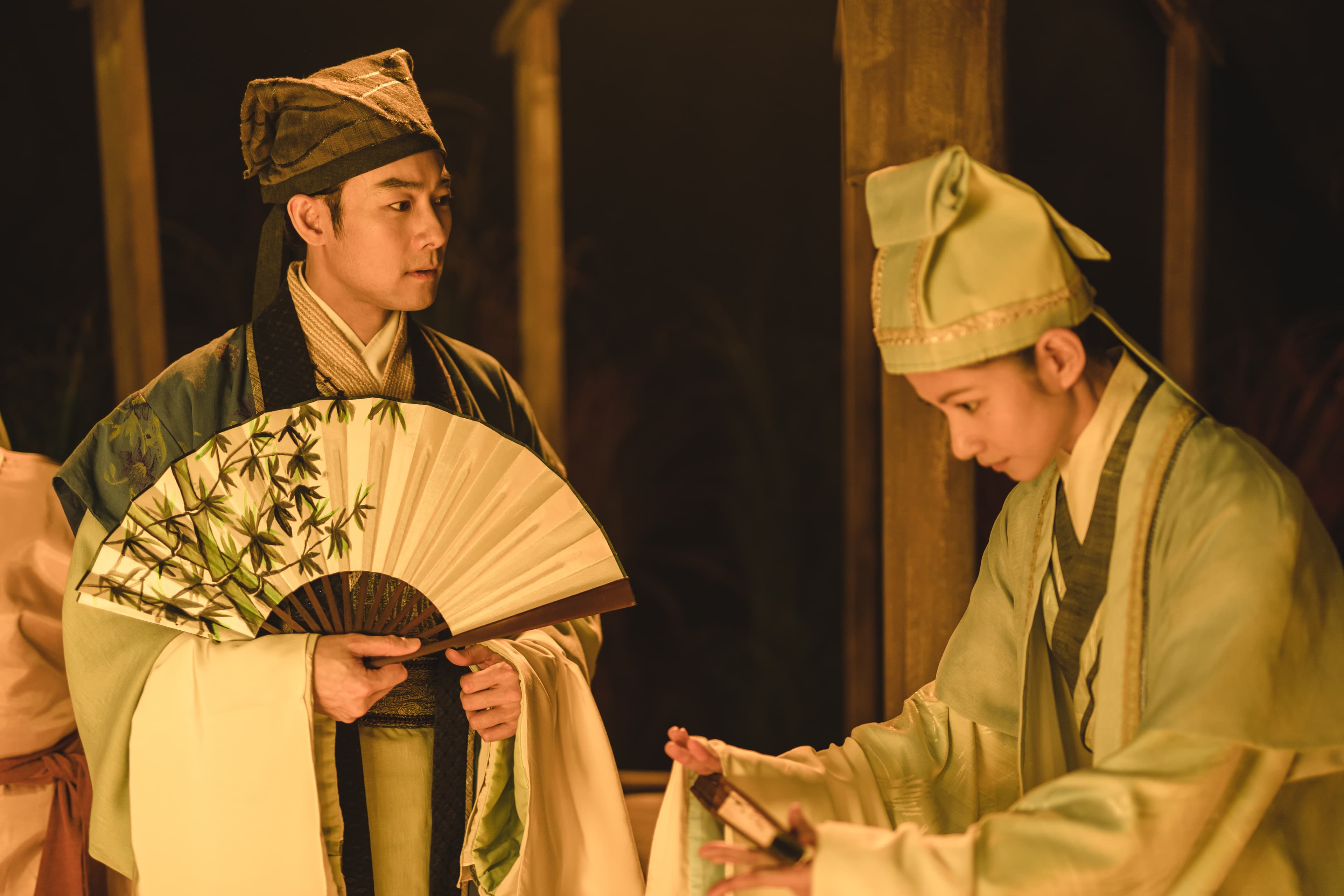施易男(左)、李千那在《孟婆客棧》裡,飾演梁山伯、祝英台。(唐美雲歌仔戲團提供)