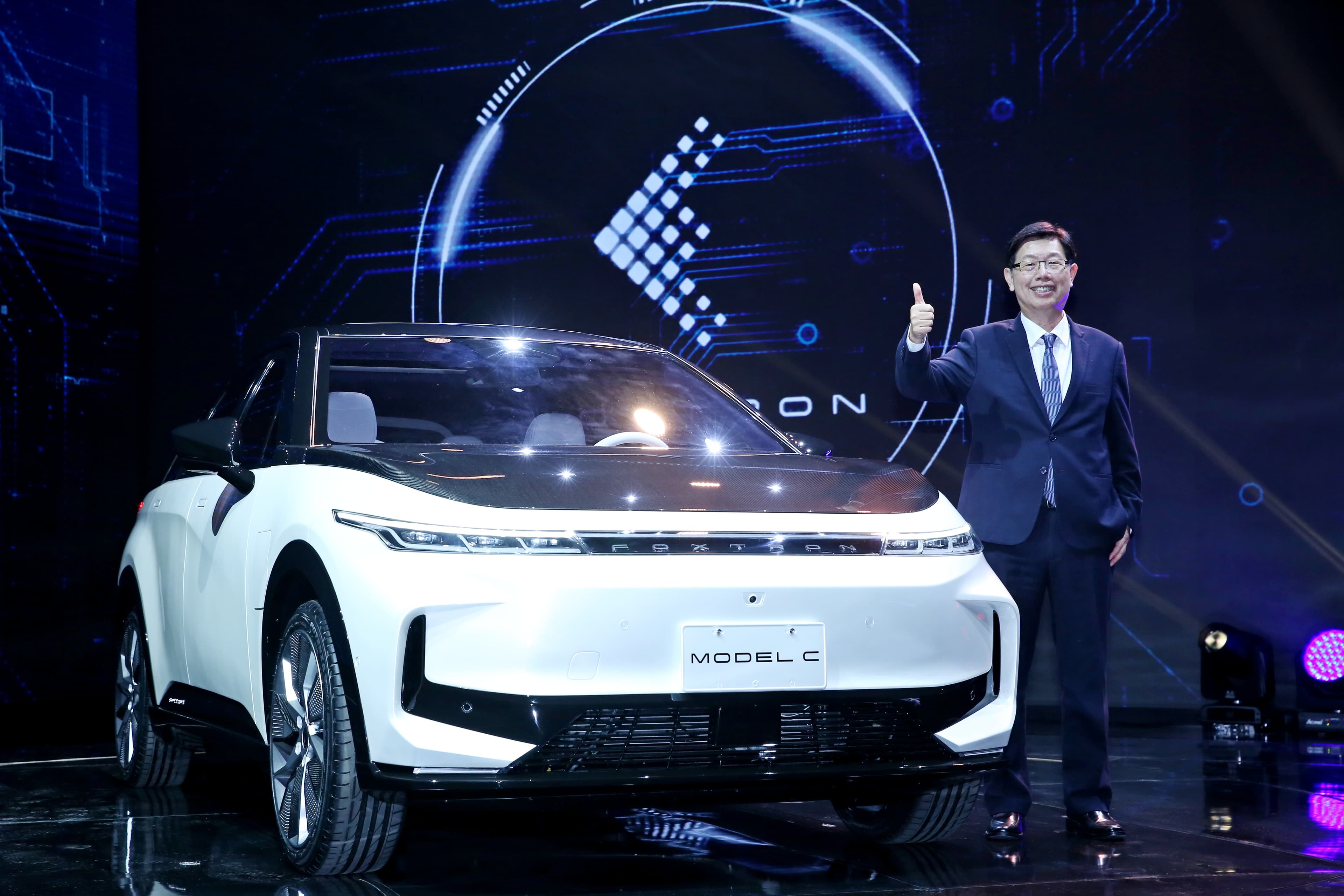 Model C是鴻海旗下商用車款的首發，劉揚偉透露售價在百萬元內，憑藉高CP值打響第一炮。