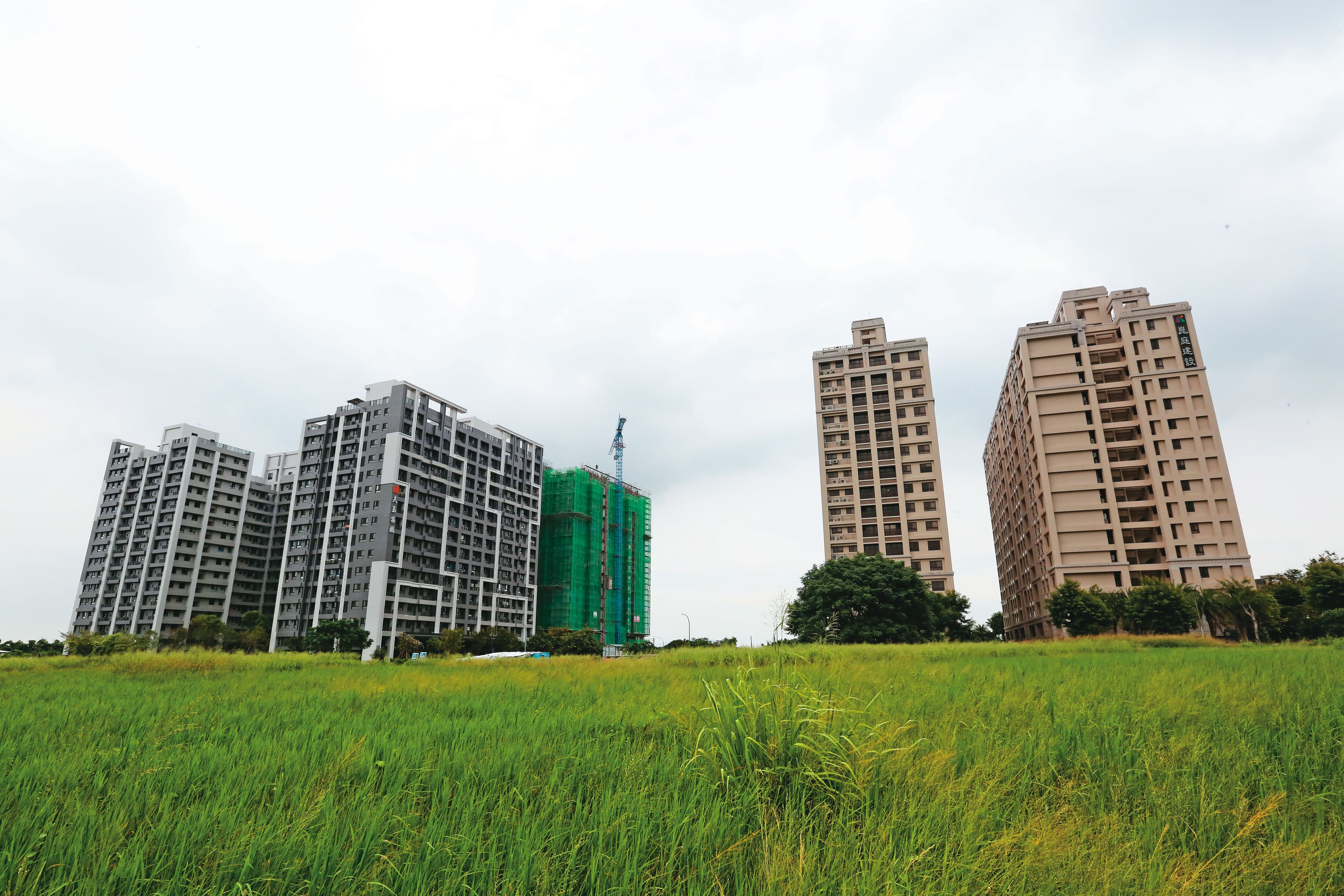 台積電傳將設廠楠梓區，大樓新建案受青睞，但小環境生活機能還不成熟。