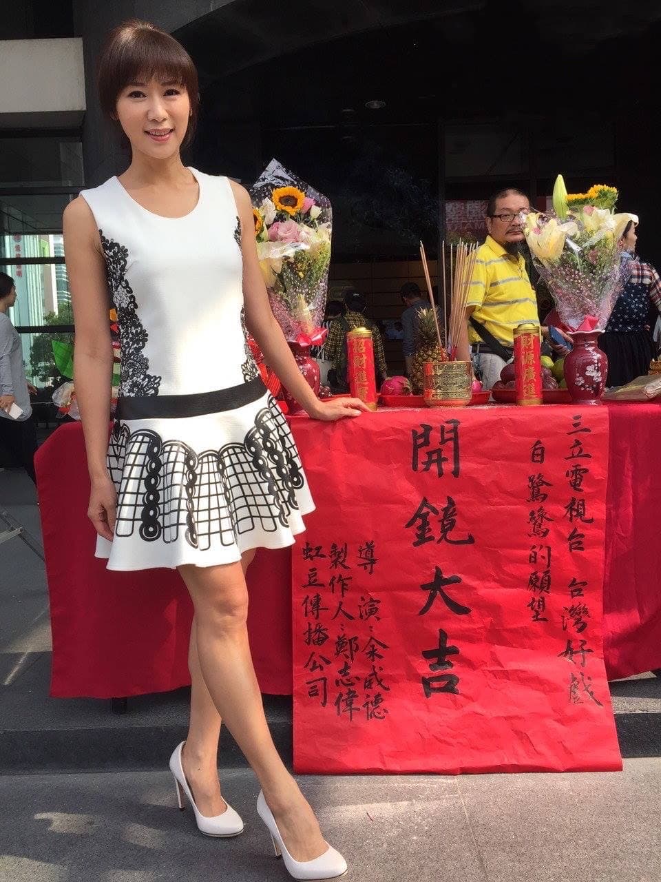連靜雯愛惜衣物，許多服裝都有特別的故事，私藏衣服中也有《白鷺鷥的願望》開鏡服。（楠軒工作室提供）