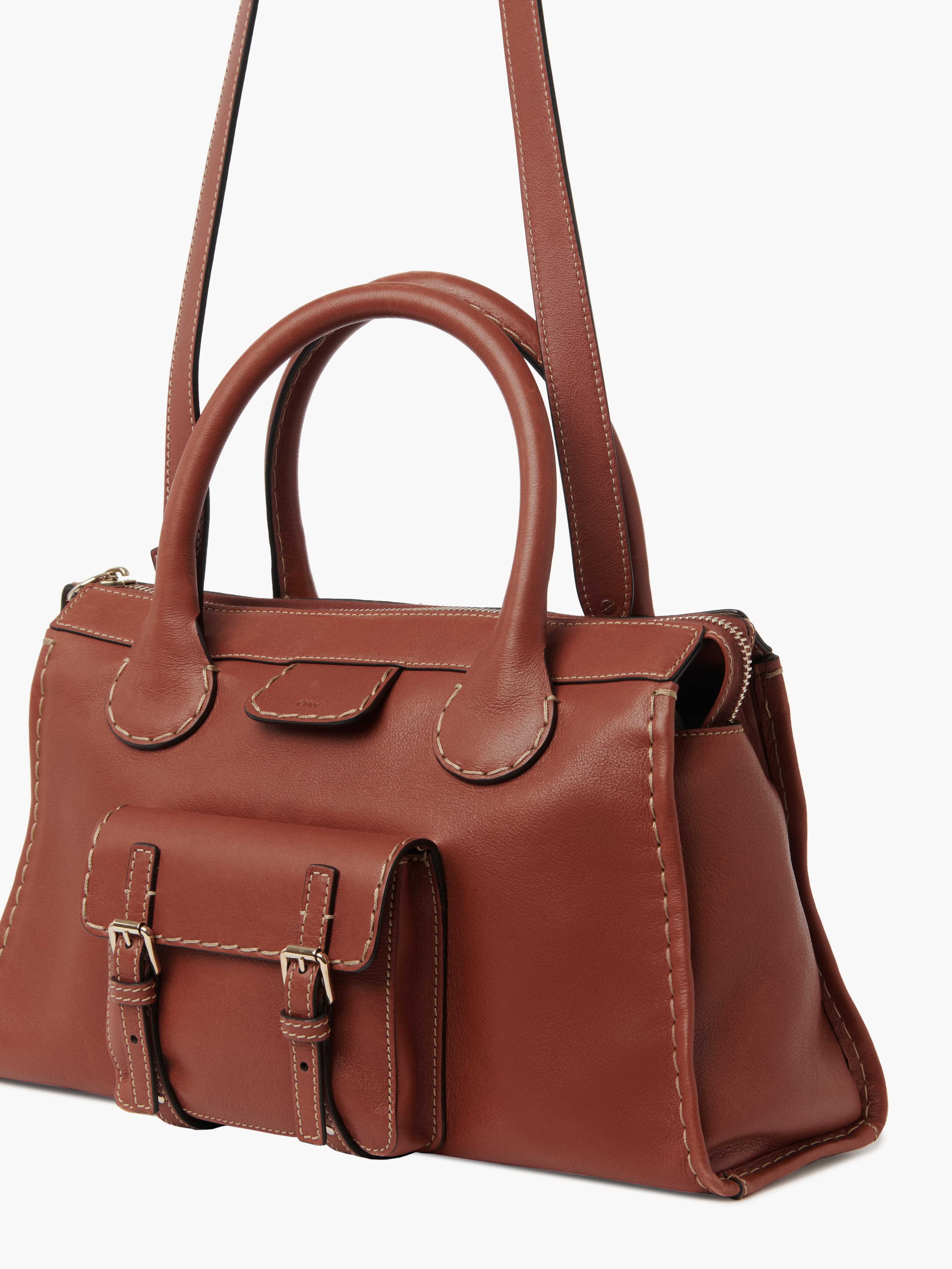 Chloé Edith咖啡色中型肩背手提醫師包。NT$70,100 （Chloé提供）