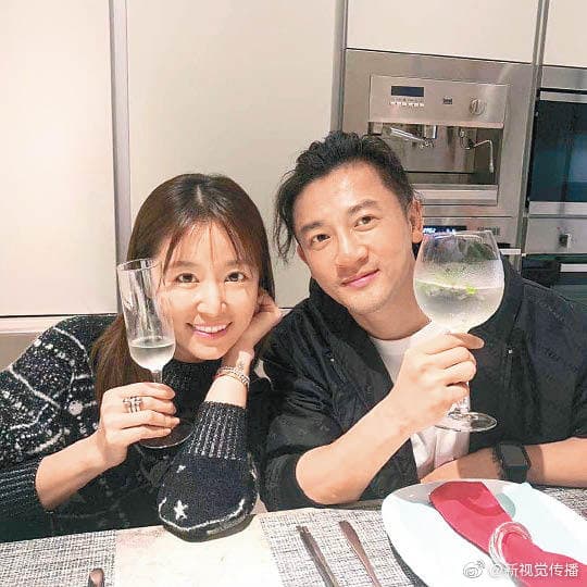 林心如因《還珠格格》的合作，與蘇有朋走得很近，2人曾有「40歲未曾嫁娶就在一起」的玩笑之約。（翻攝自微博）