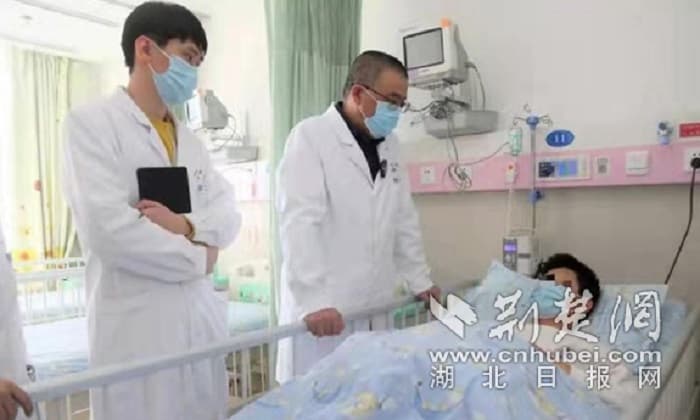 男孩經過醫師緊急治療後，終於成功保住「蛋蛋」。（翻攝《荊楚網》）