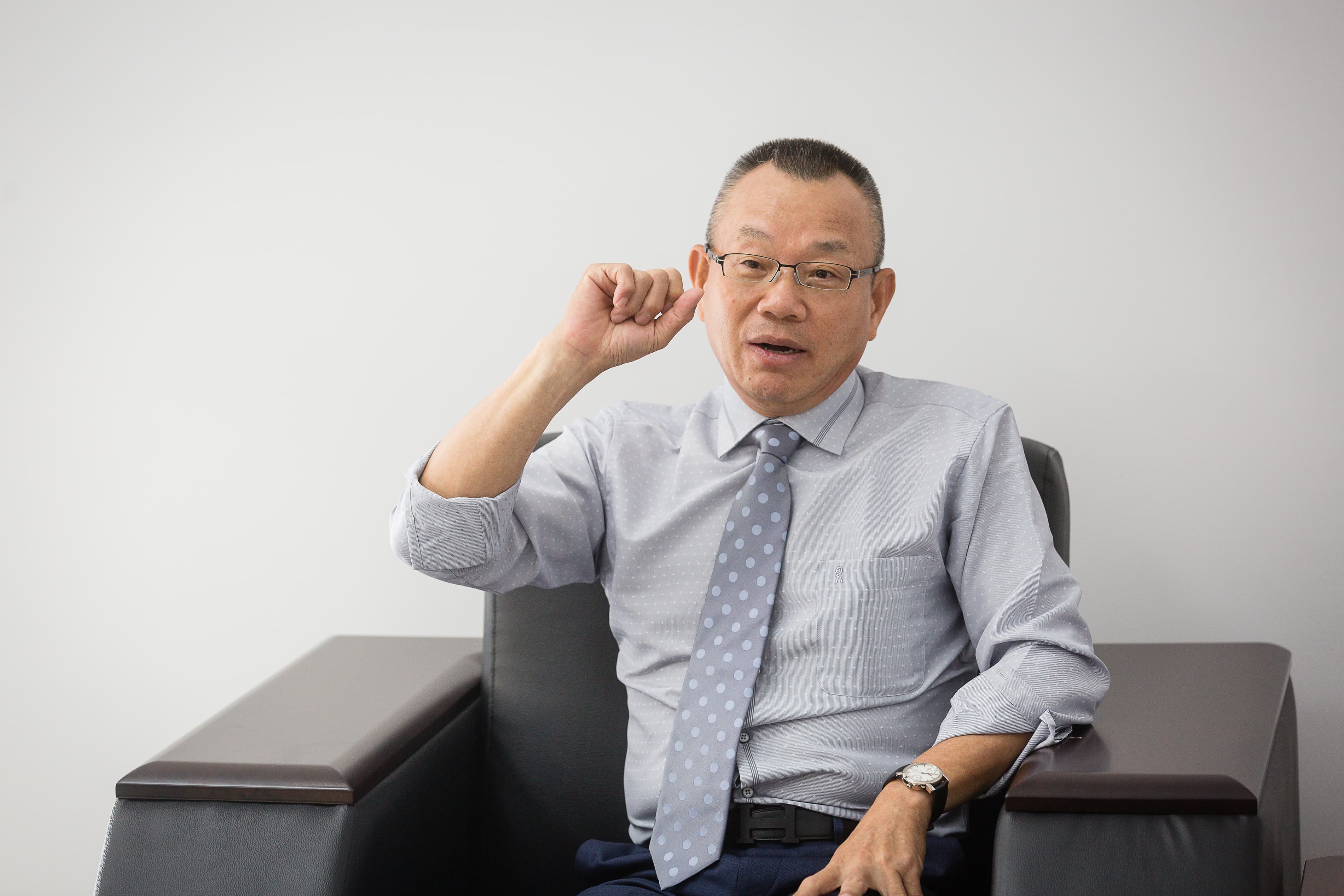 侯嘉生個性積極敢衝，從上品成立第2年就加入團隊，陪著公司從10人小廠拚成亞洲鐵氟龍內襯設備龍頭廠。