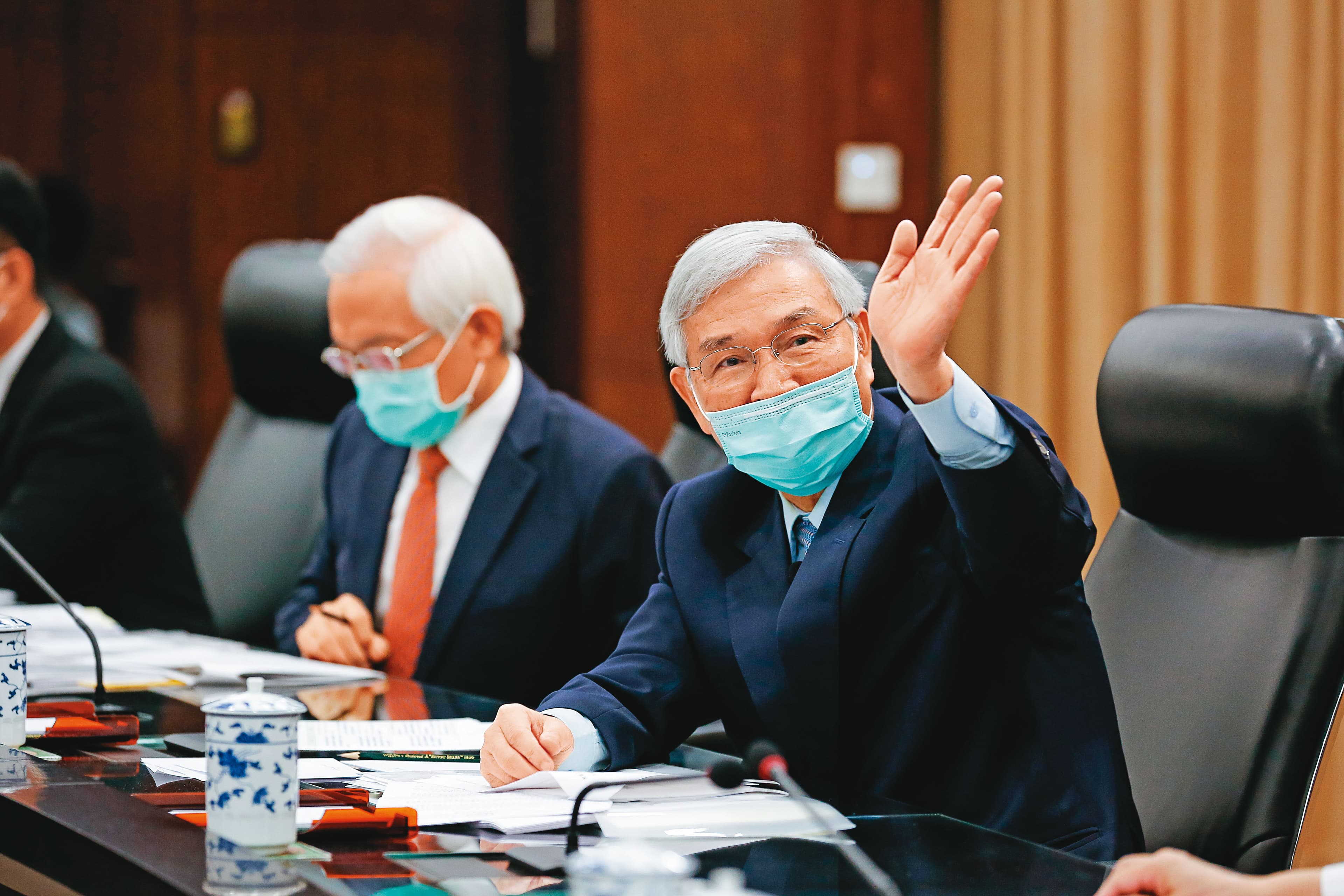 央行總裁楊金龍關注通膨議題，坦言有些商品漲價後就回不去了。