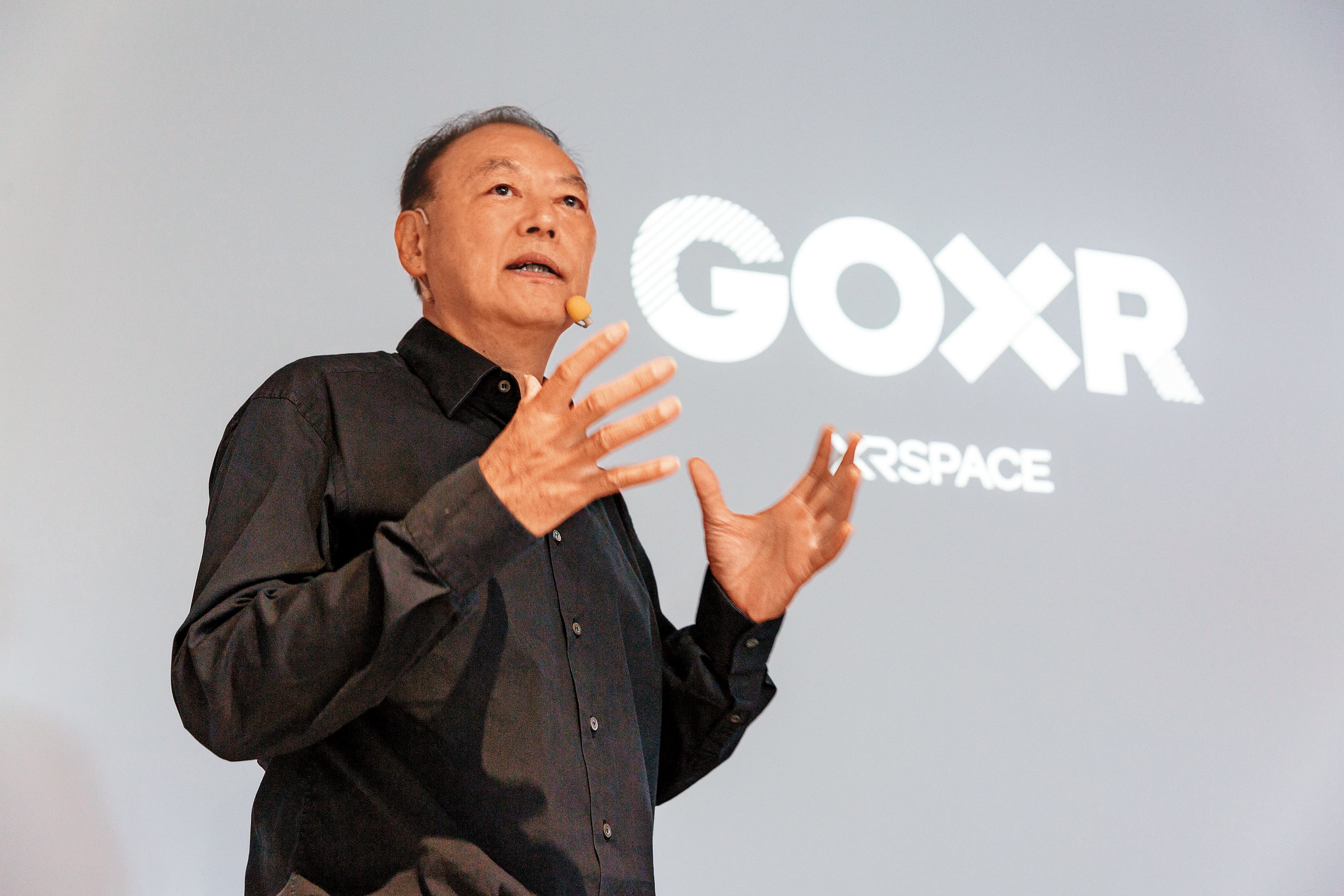 周永明拿智慧型手機和元宇宙做類比，表示2者的發展都大到無法預估，必須提前入場卡位。