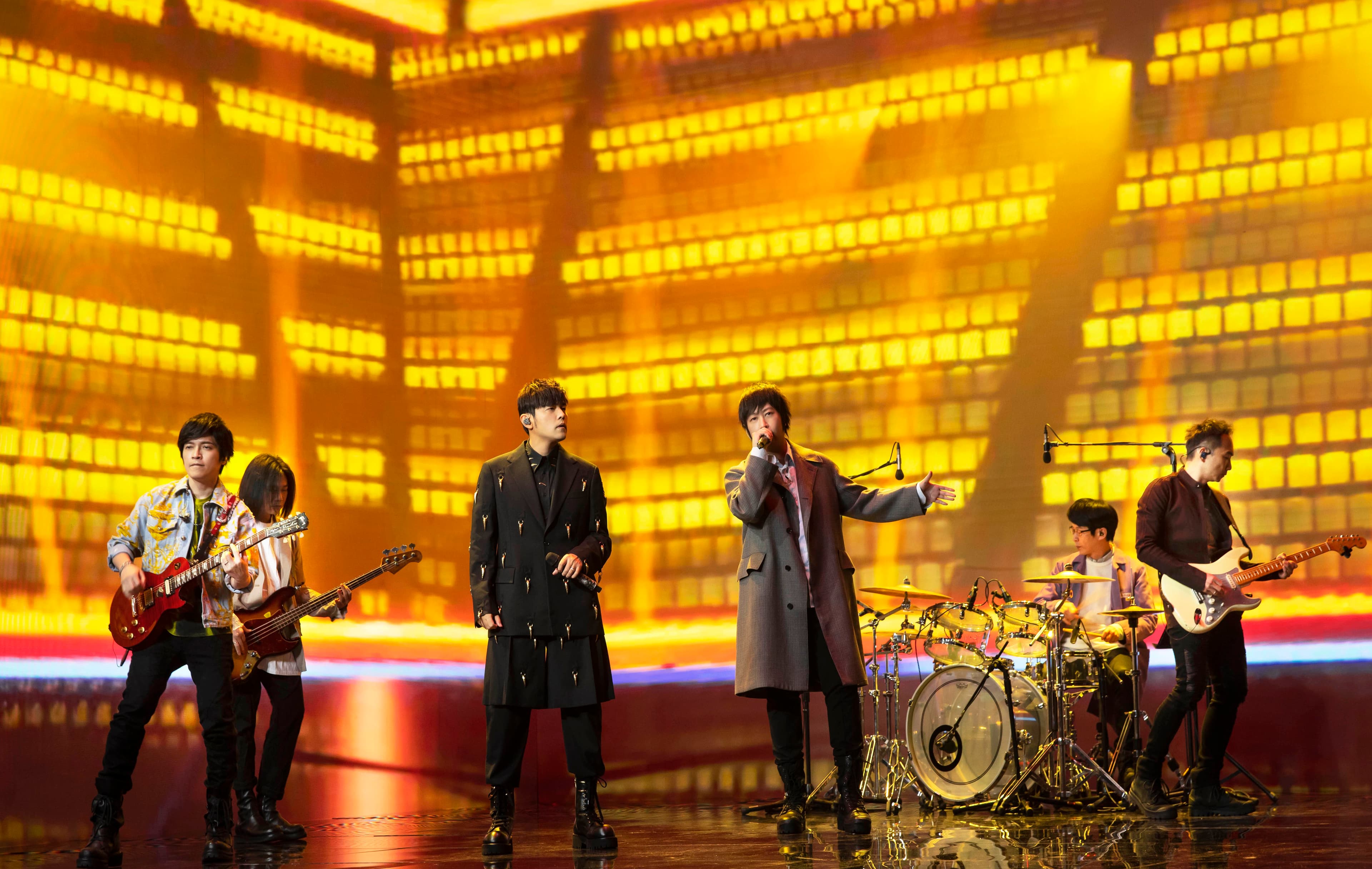 周杰倫笑稱自己是五月天演唱會的「吉祥物」。（相信音樂）