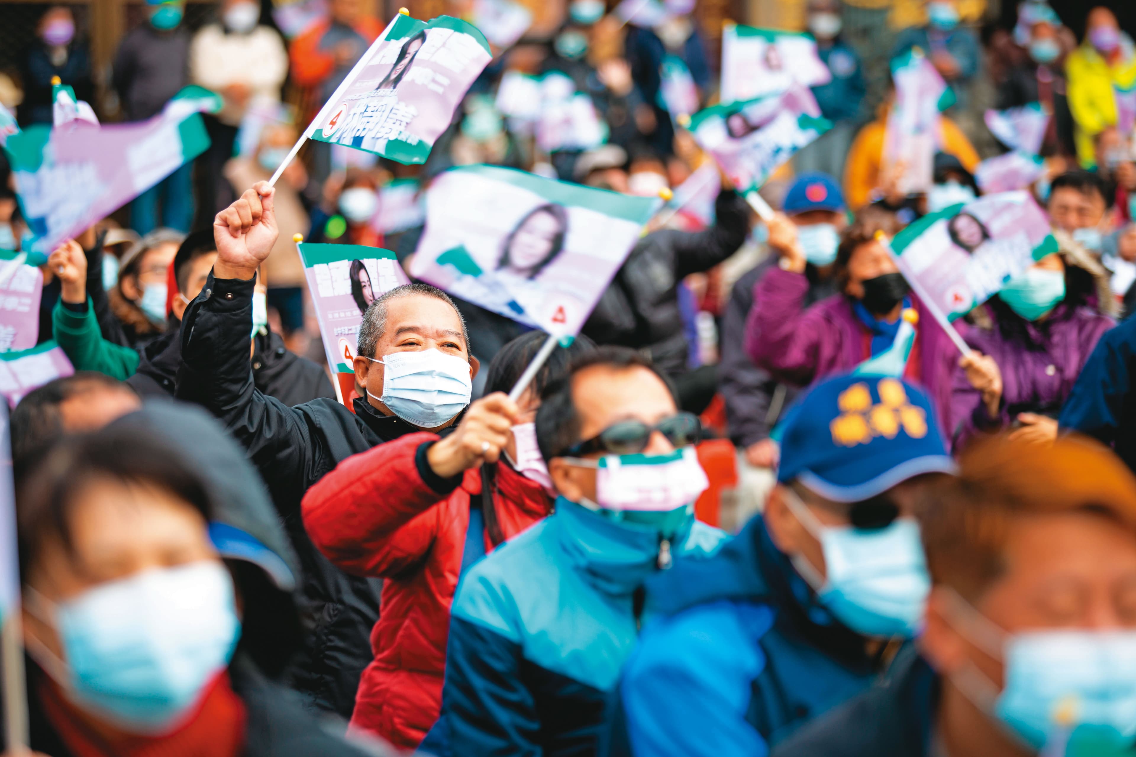 林靜儀多次深入顏寬恒大本營，在台中海線龍井、沙鹿等地舉辦大型造勢活動。