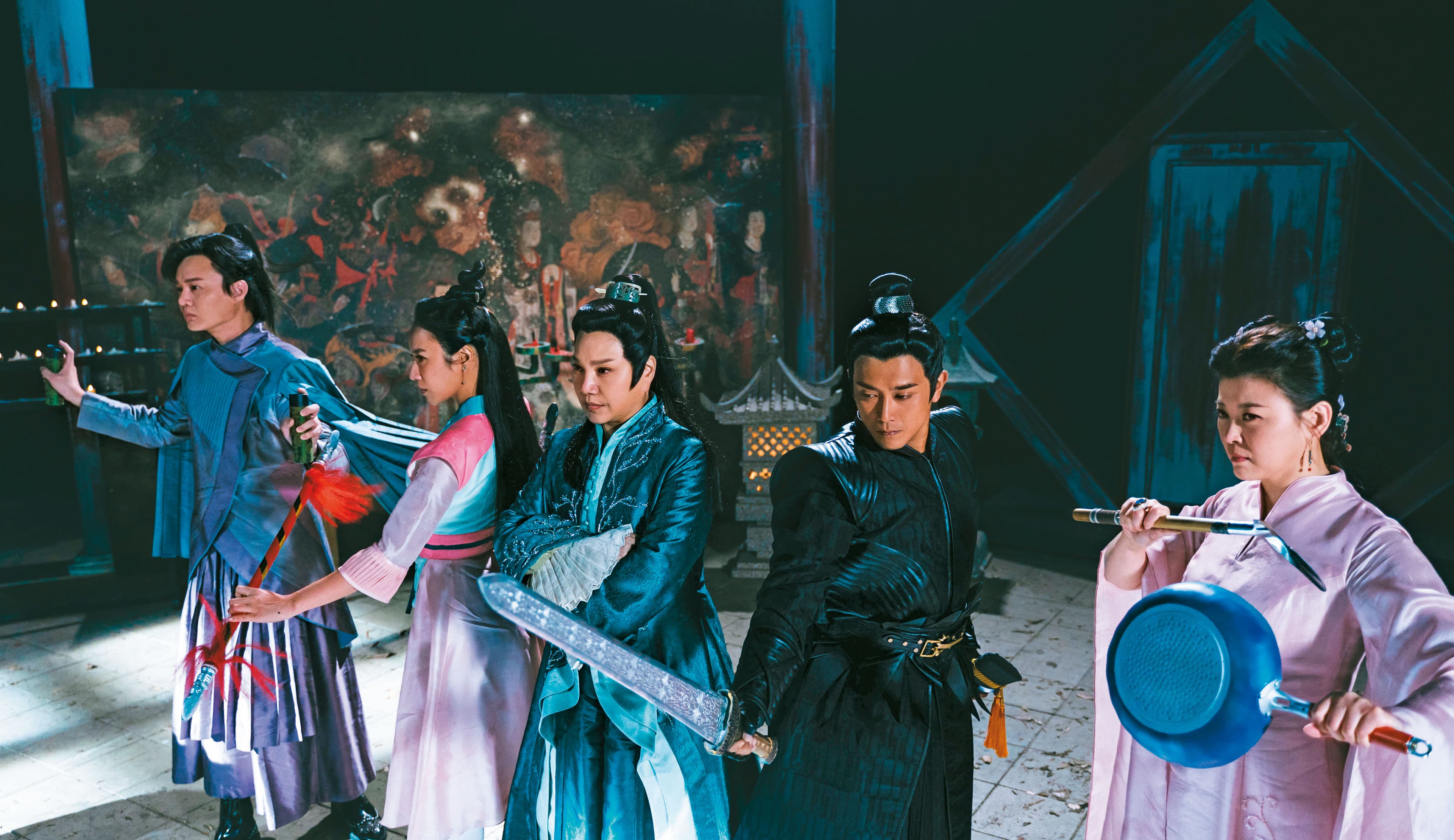 《孟婆客棧》武打戲Kuso電影，由許富凱（左起）、方宥心、唐美雲、張書宇與方馨組成復仇者聯盟抵禦外敵。（武童文化提供）