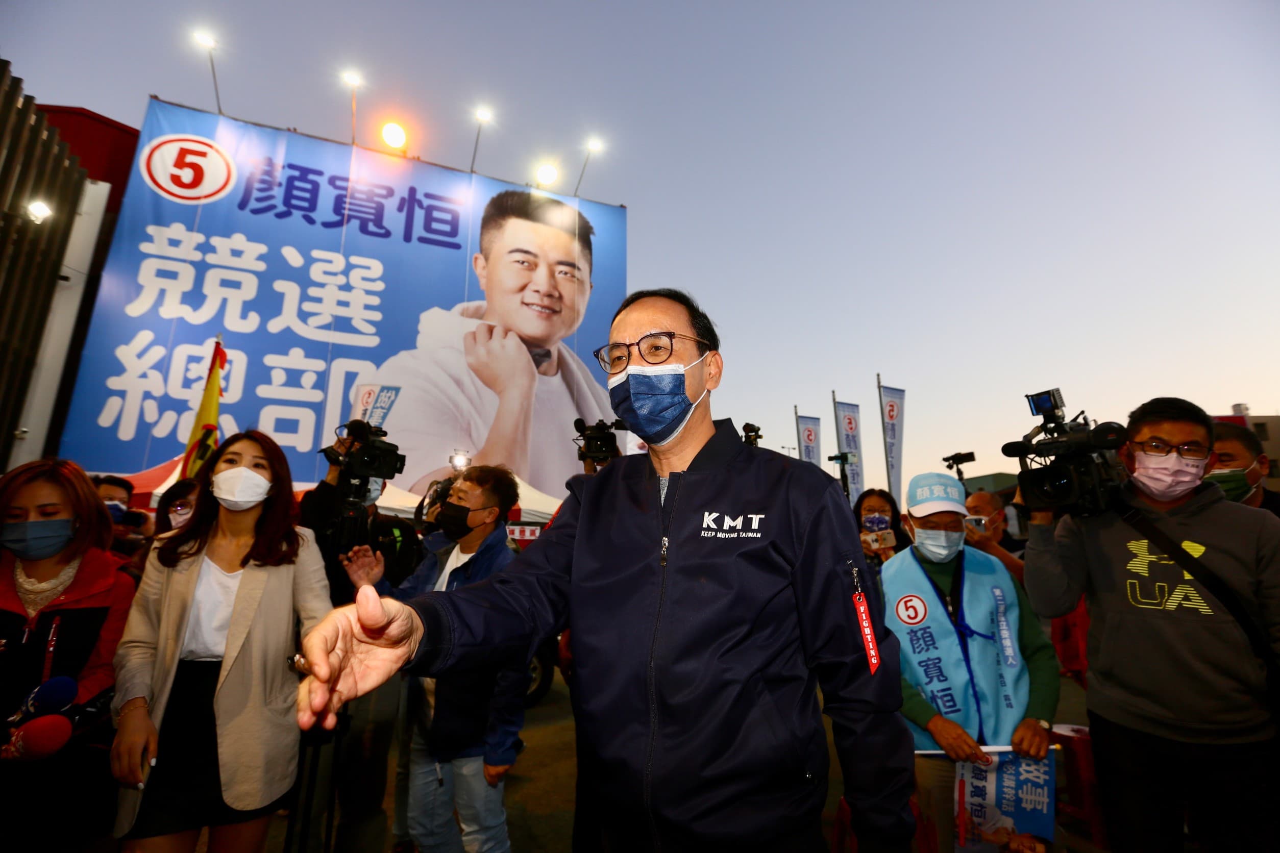 朱立倫今意外現身顏寬恒的競選總部，甚至在談到顏清標時哽咽。