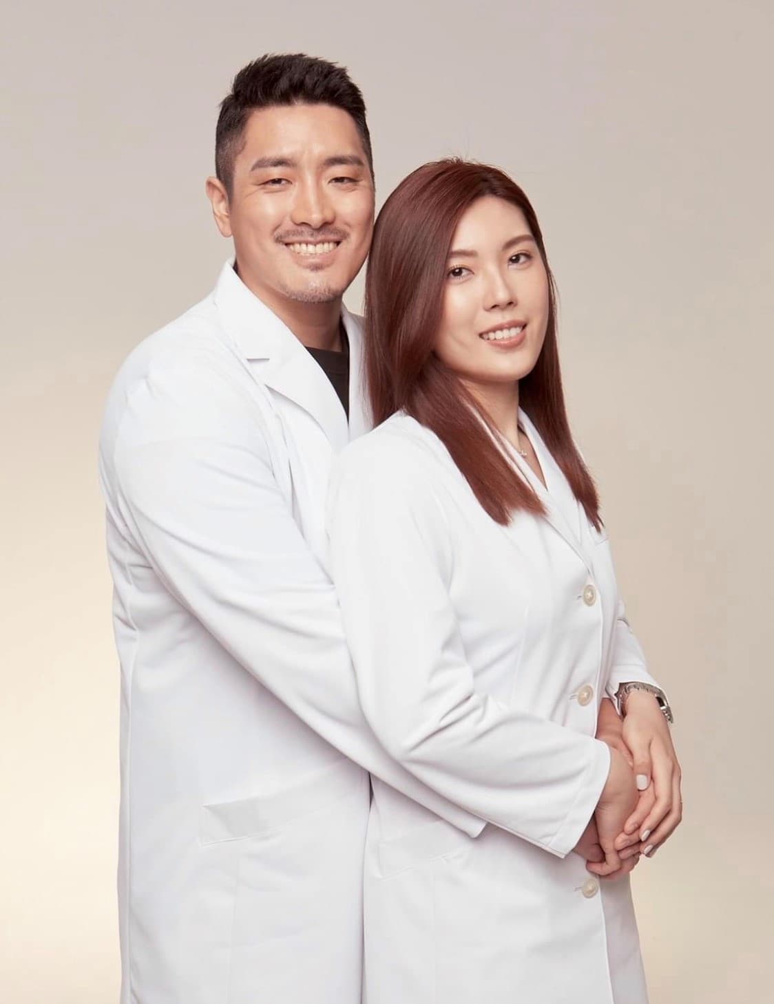 百萬YouTuber理科太太和台裔美籍老公「理科先生」John去年離婚，昨（9日）John大爆料指被女方用不合理由來阻止跟小孩見面。（翻攝理科太太臉書）