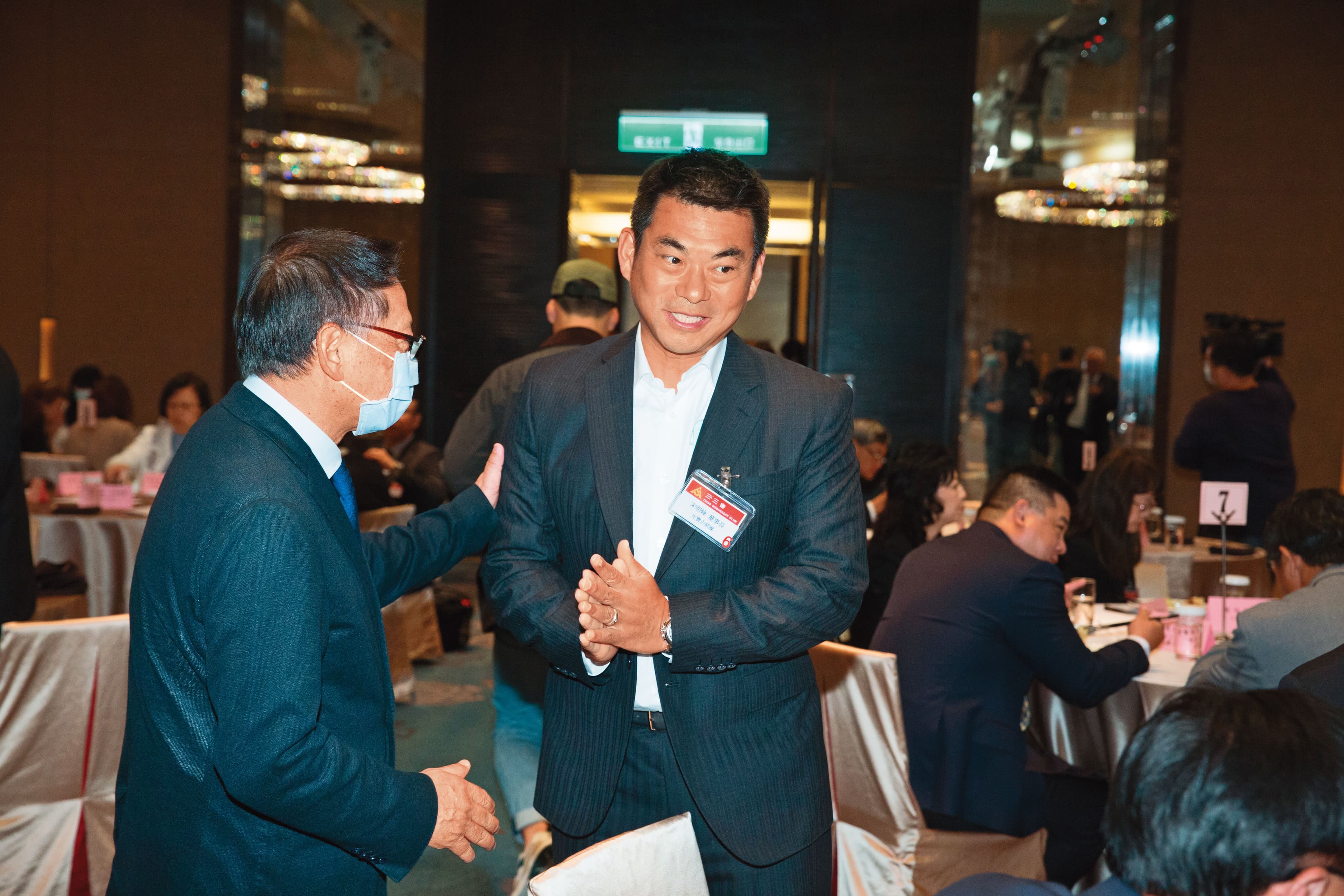 光寶董事長宋明峰（前右）上任後，車用電子成為集團最重要的事業體之一，並大力布局動力儲能領域。