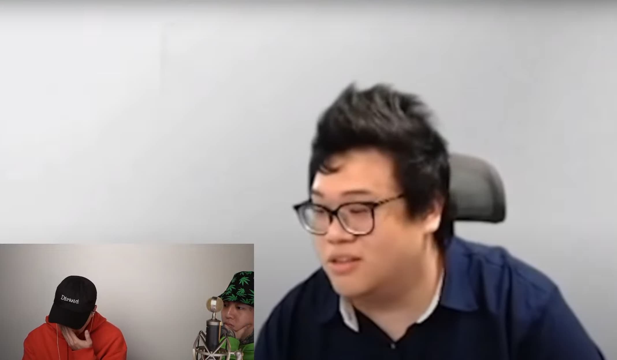 Toyz現身謝和弦YouTube頻道直播，觀看史丹利〈我以為〉的剪輯影片時，他一度啜泣、拭淚。（翻攝自謝和弦 R-chord YT頻道）