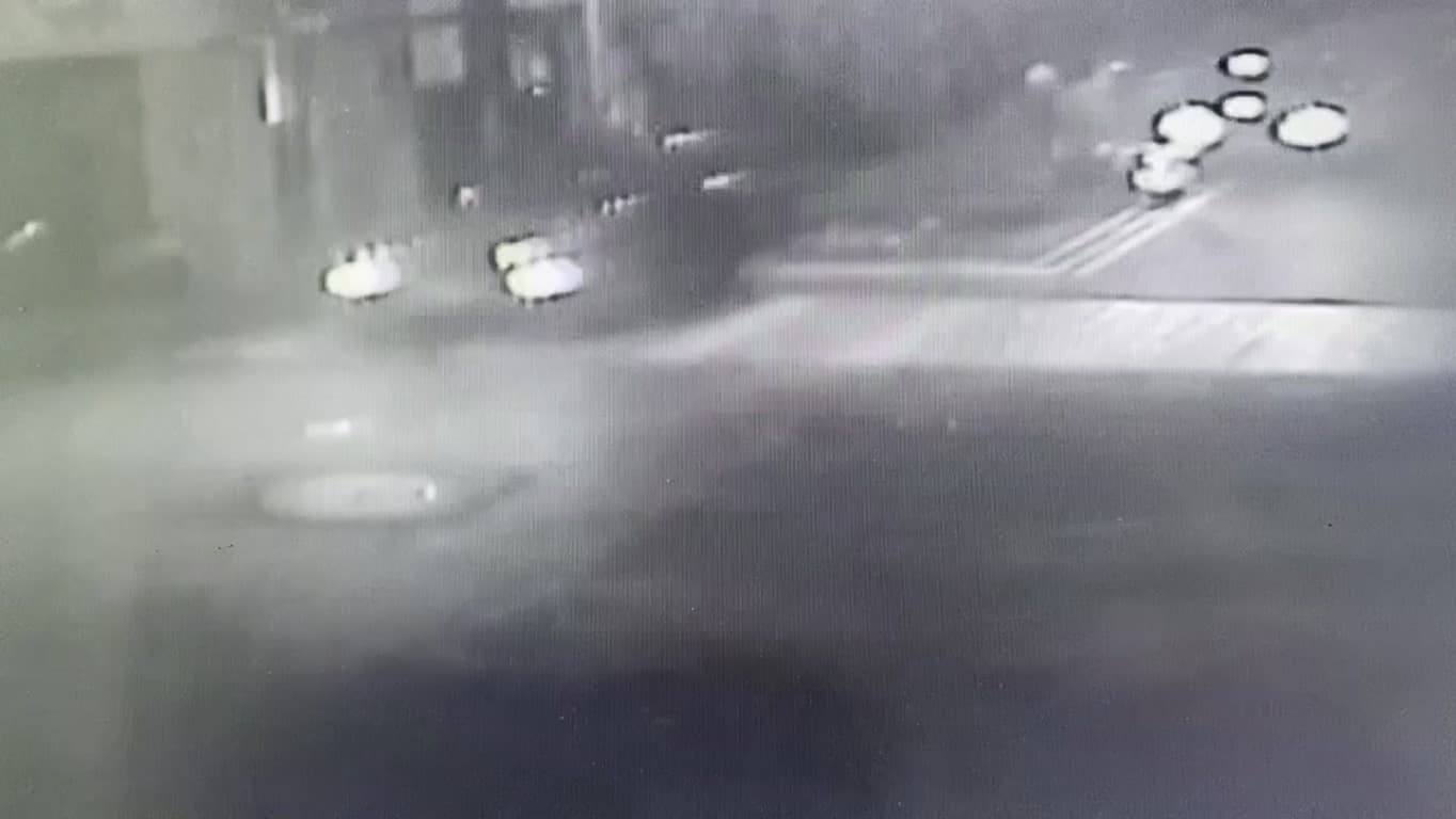 BMW駕駛衝撞警車後逃逸。（警方提供）