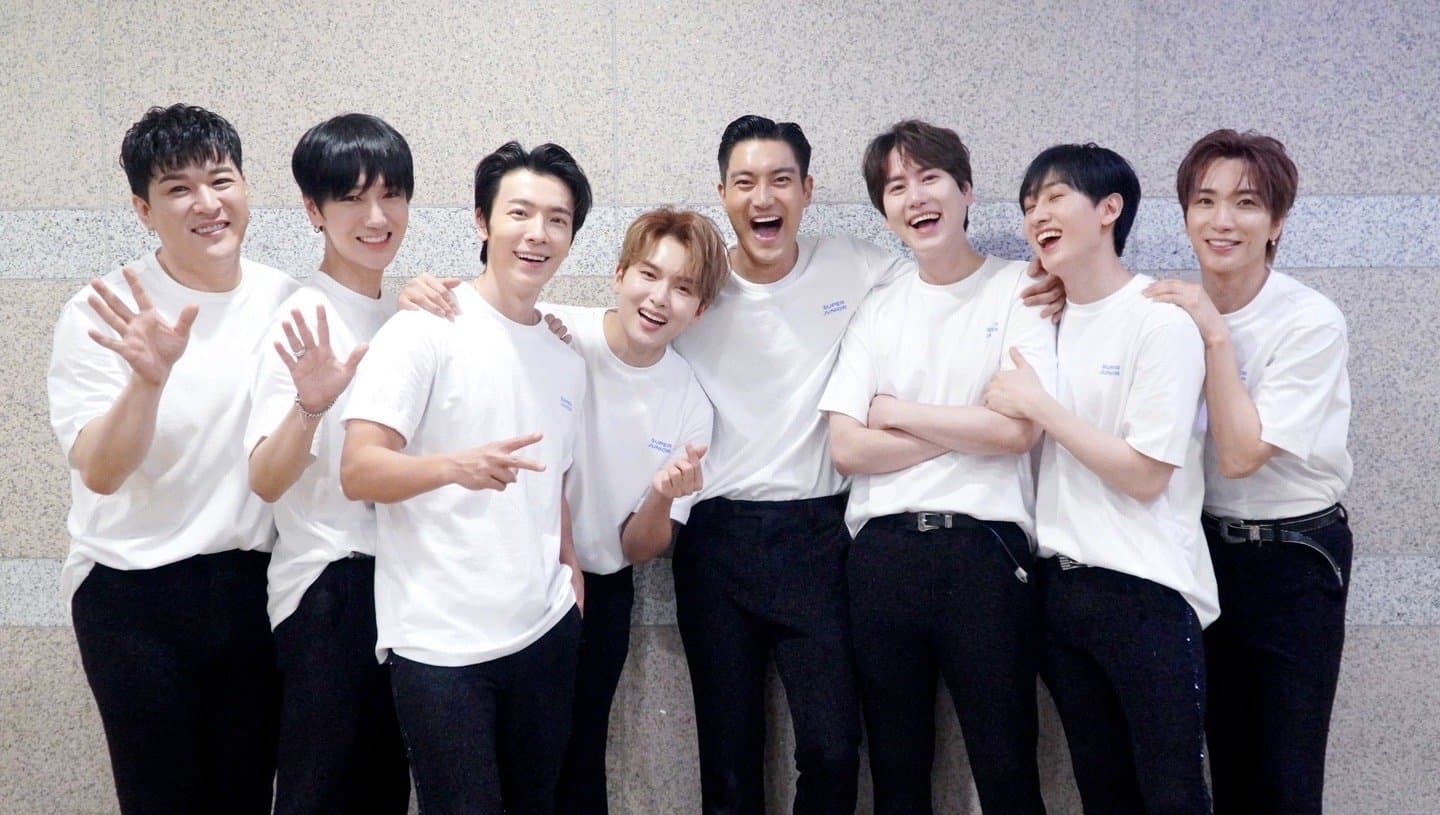 SUPER JUNIOR成員始源（右4）、神童（左1）都曾染新冠肺炎已痊癒。（網路圖片）