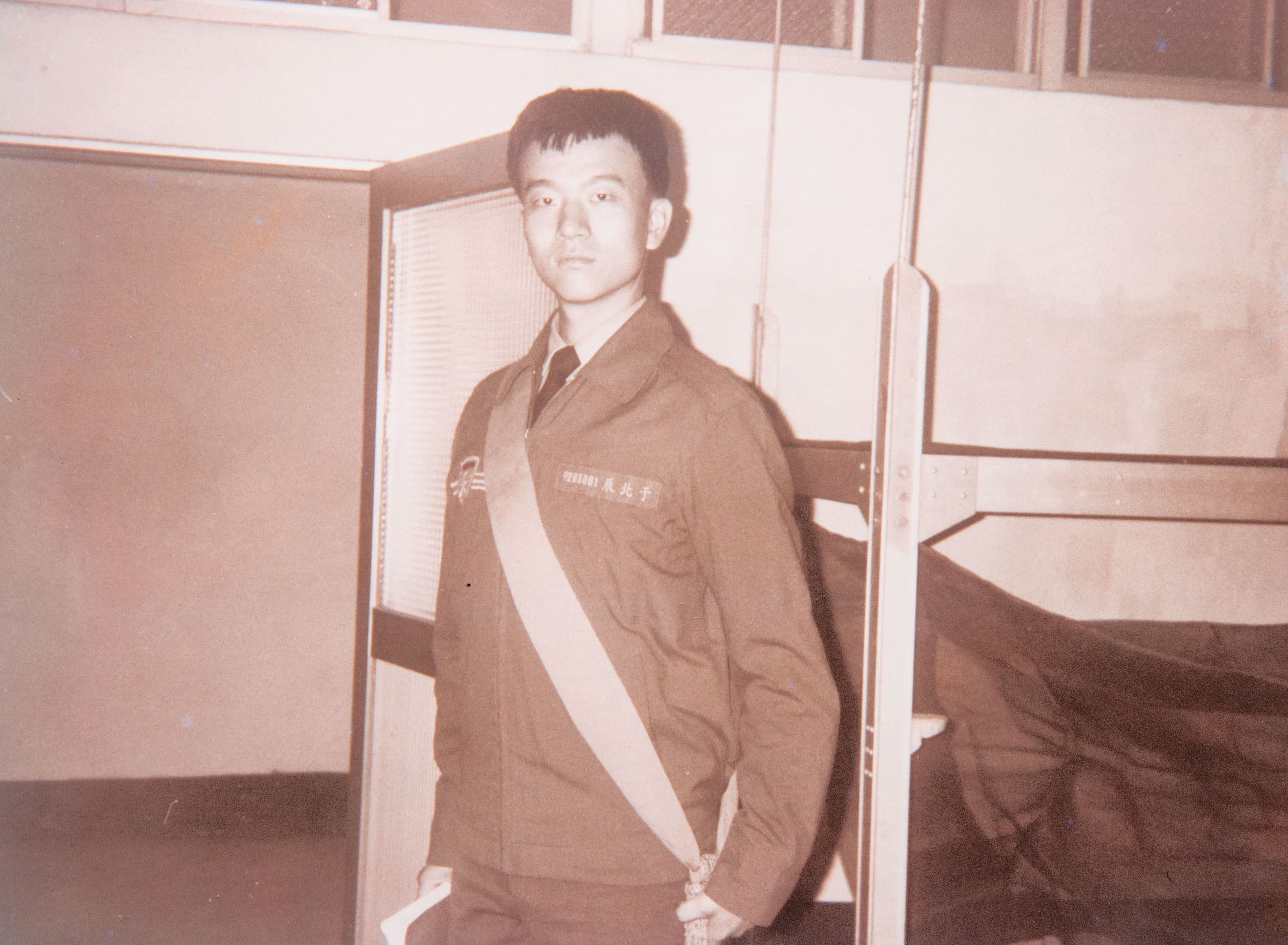 于北辰15歲從軍，16歲加入國民黨，圖為軍中初任實習排長。（于北辰提供）