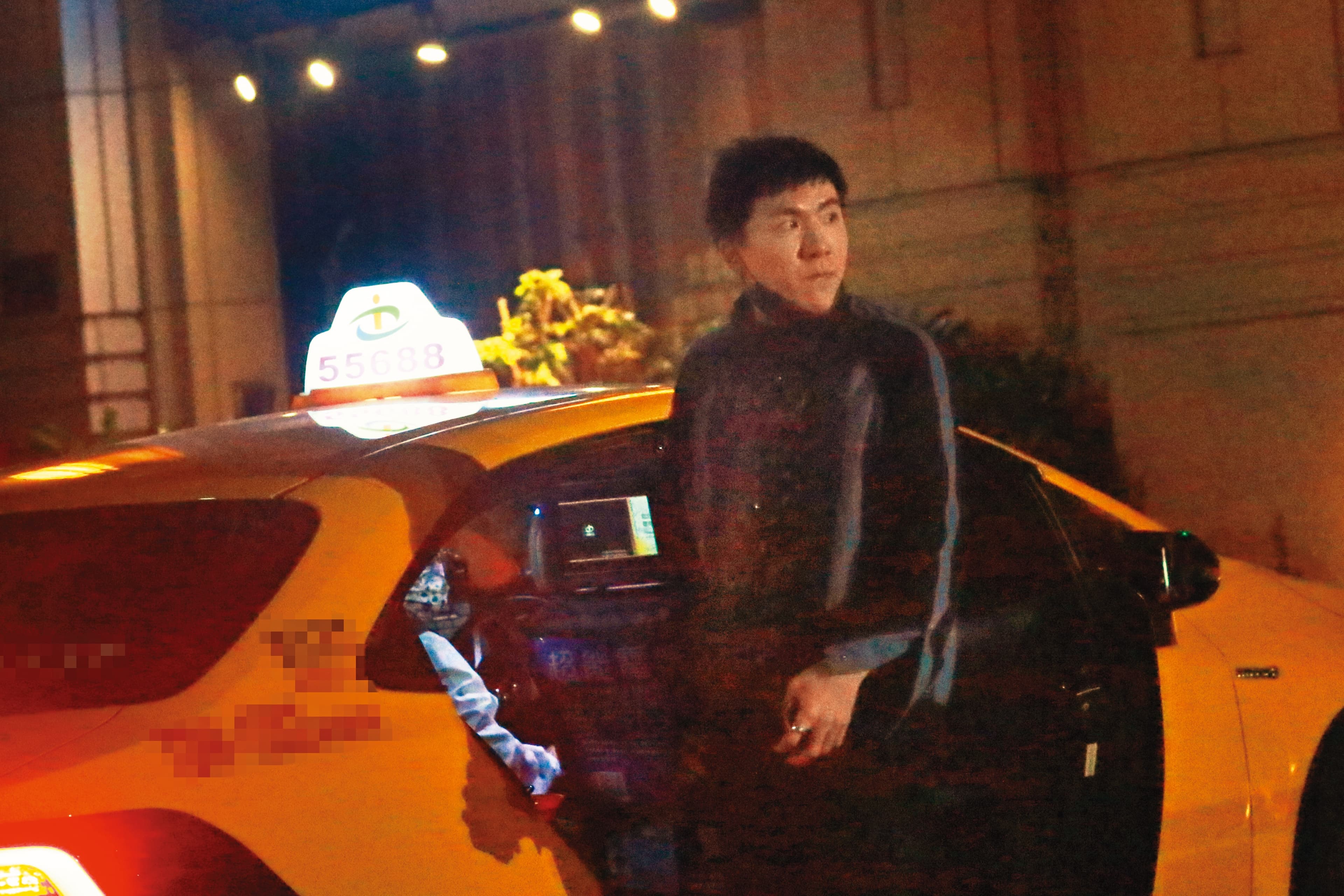 12月24日23：18，吳承恩和團員吃完宵夜後，提前搭計程車離開返家。