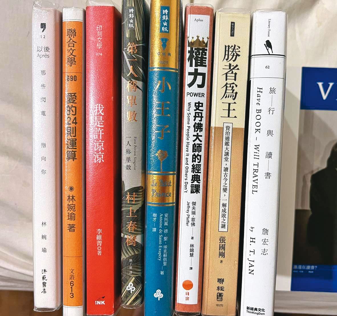 林秉樞經常送書給友人，還會貼心包上書套，對照他滿口謊言，如今看來顯得別有心機。（讀者提供）