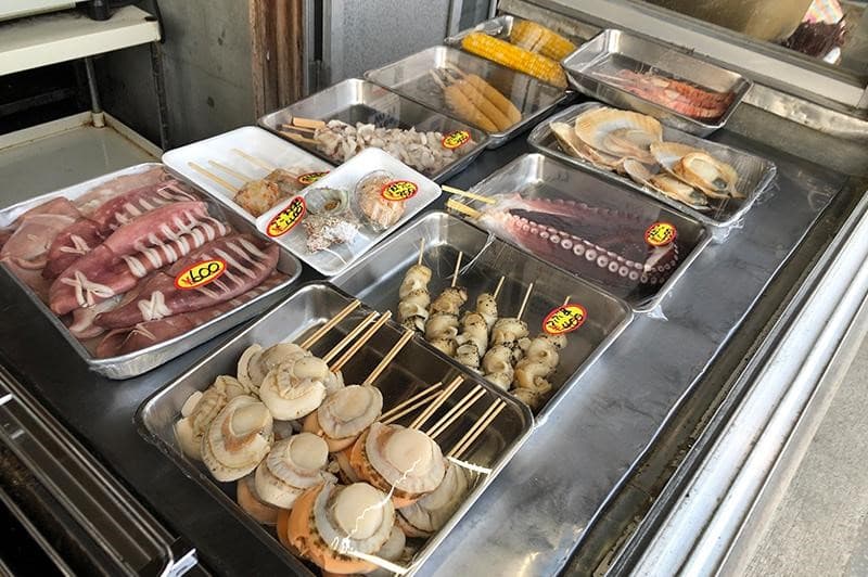 各種海鮮食材分門別類，任客人挑選。（Visit MIYAGI提供） 