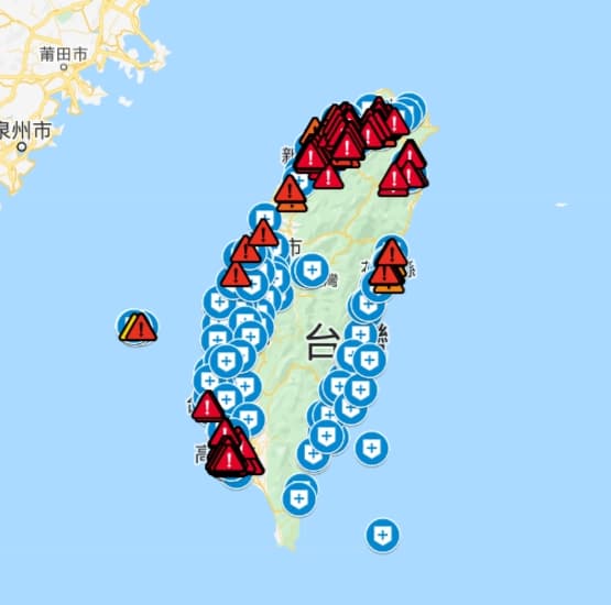 民眾可透過確診足跡地圖，迅速掌握生活圈周遭是否有確診足跡。（翻攝自COVID-19 確診足跡地圖）