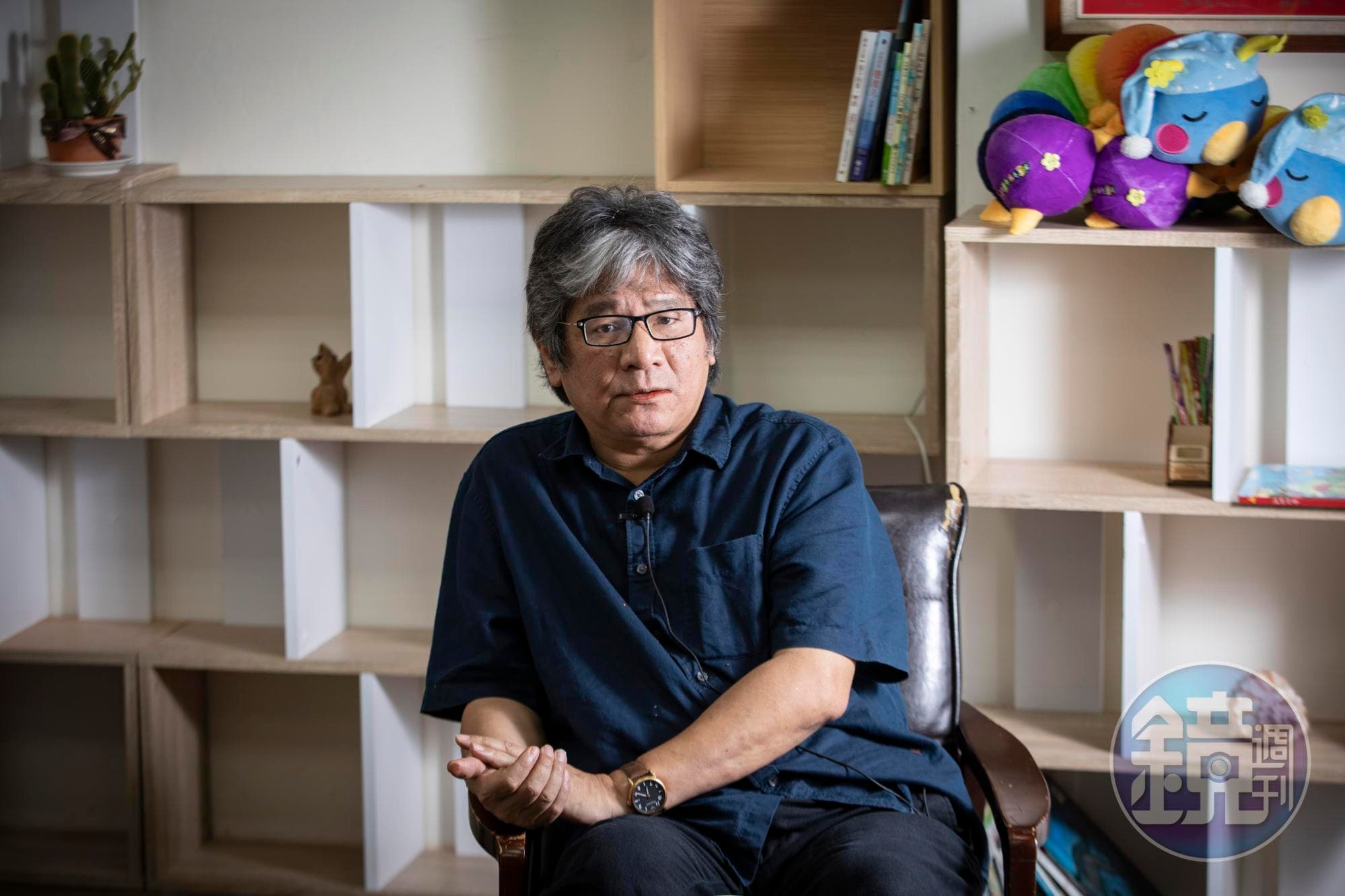 李永豐今年滿60歲，卸下紙風車文教基金會執行長職務的他形容自己「積勞成疾、功成身退」，放下行政事務回歸創作。