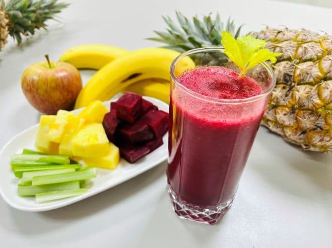 養生蔬果汁可以為春節飲食增添纖維的攝取。（北市聯醫提供）