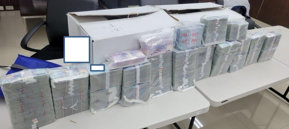 徐漢遭爆涉嫌索賄護航廠商，檢方在其辦公室搜出大量現金。（橋頭地檢署提供）