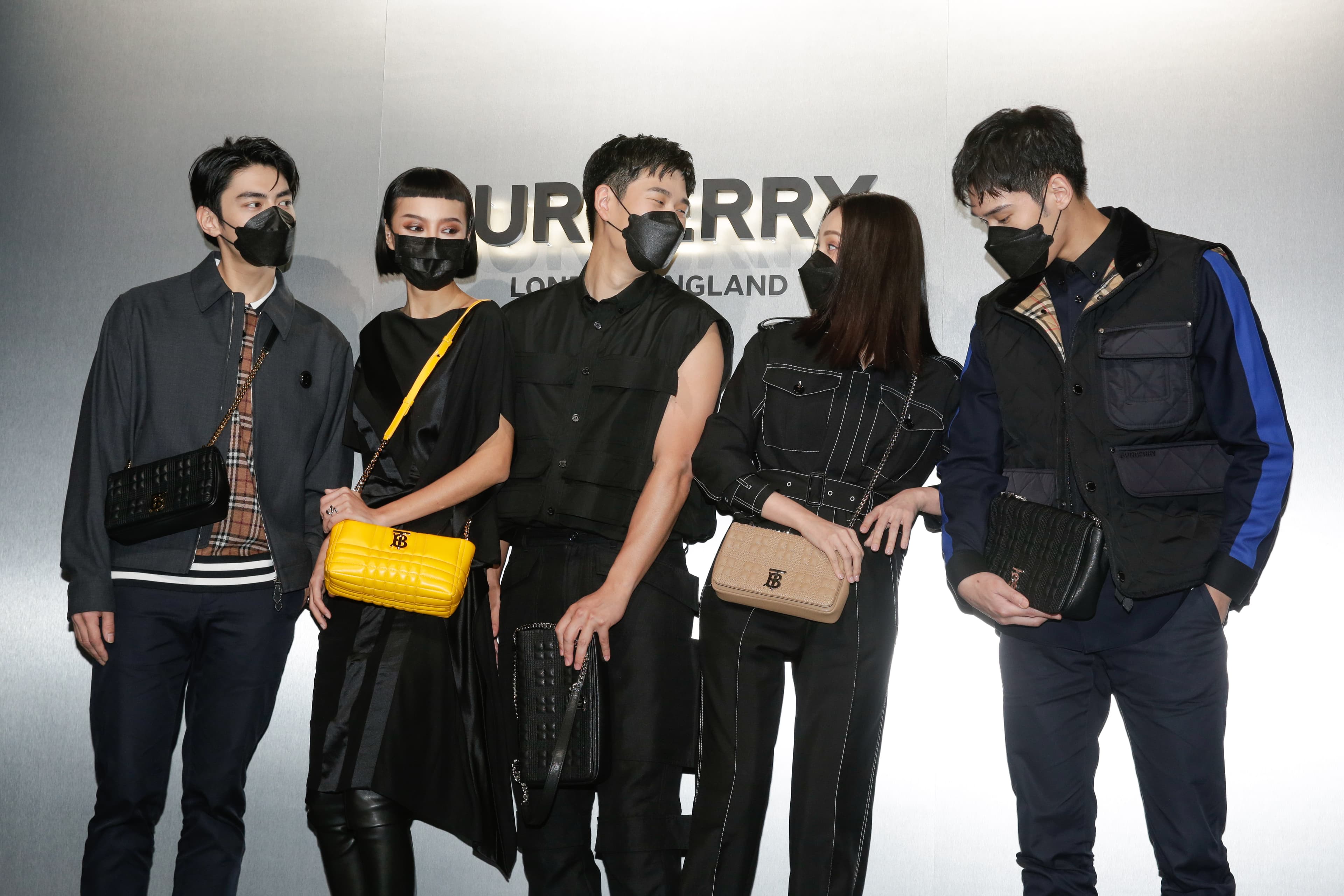 宋柏緯（左起）、李函、周興哲、林映唯、周予天出席BURBERRY 2022年春夏發表會。