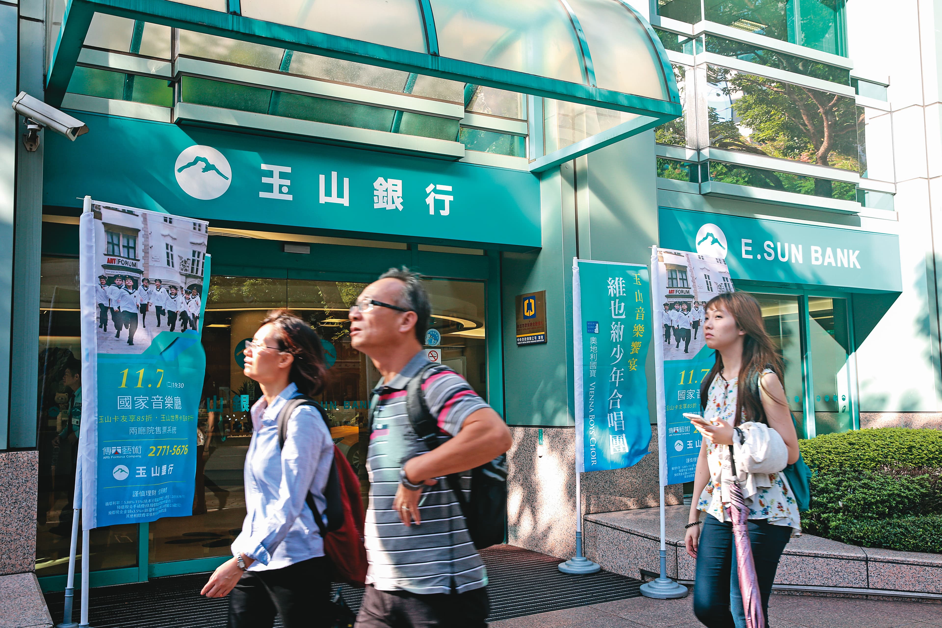 2020年3月疫情衝擊台股，鄭開來眼見「護國玉山」直奔跌停，進場大撿金融股。