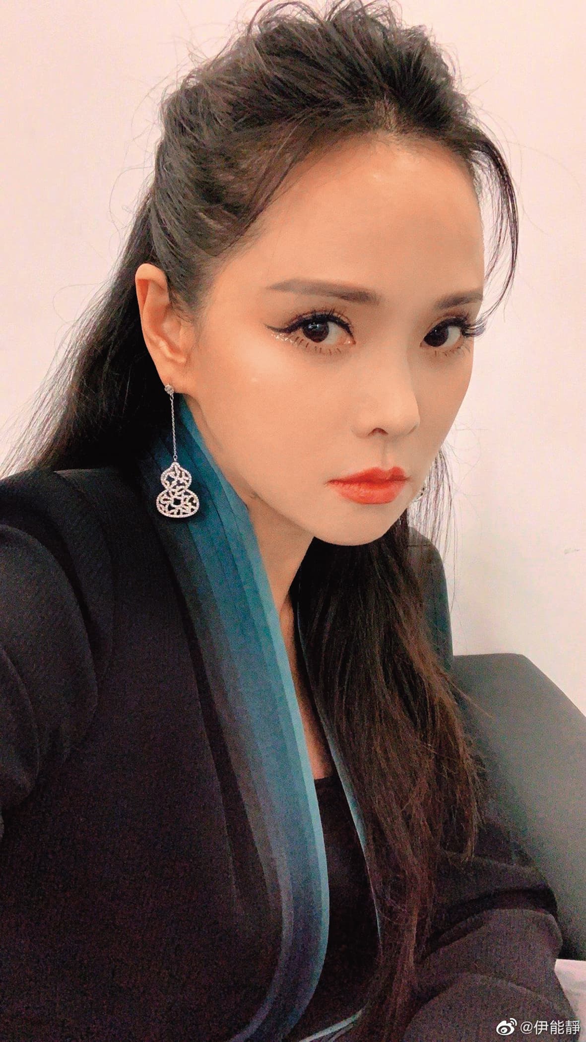 伊能靜遭陸媒曝光直擊照，讓她遭到微博網友奚落。（翻攝自新浪微博。）