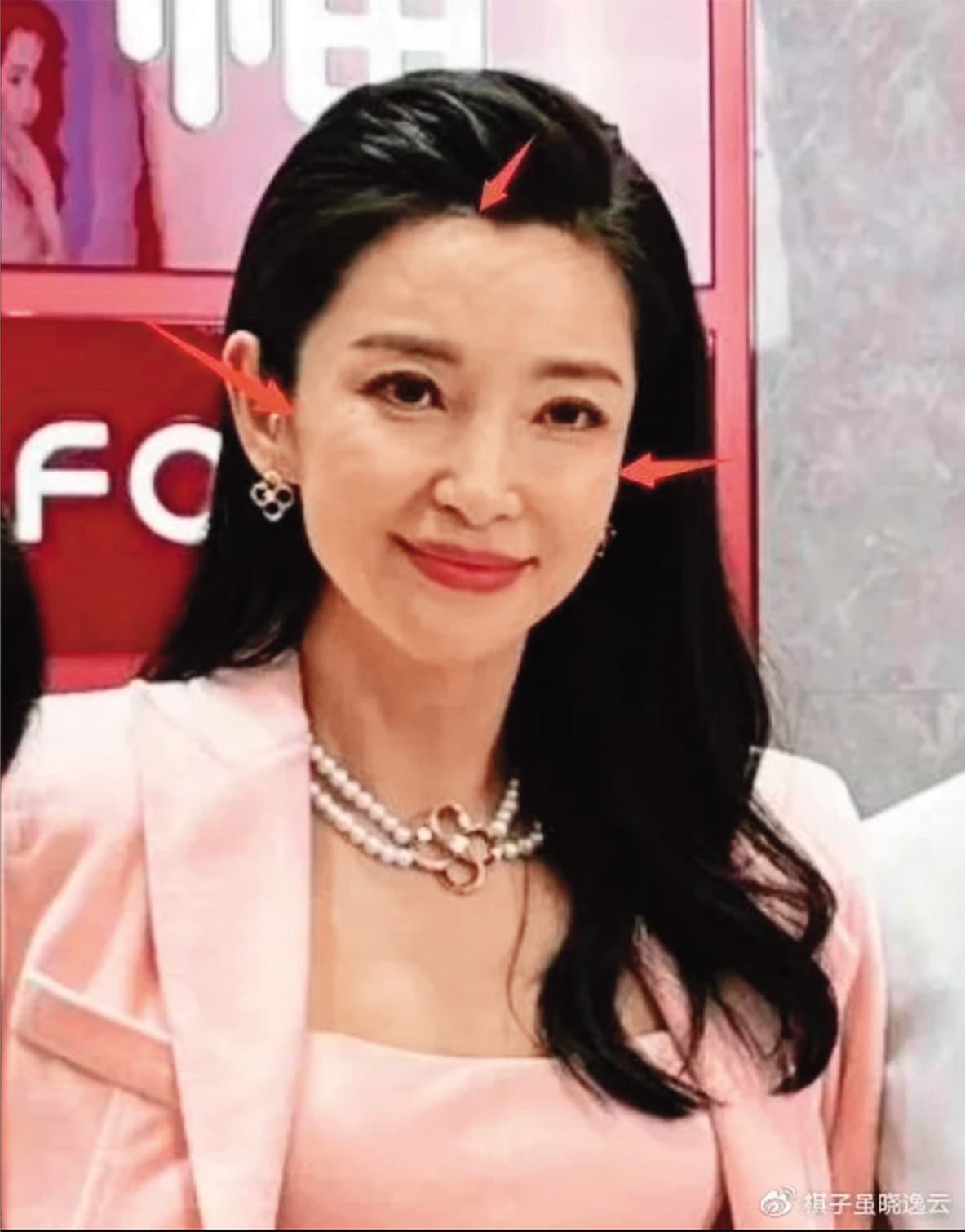 李冰冰未精修照片外流，被質疑臉部表情僵硬。（翻攝自微博）