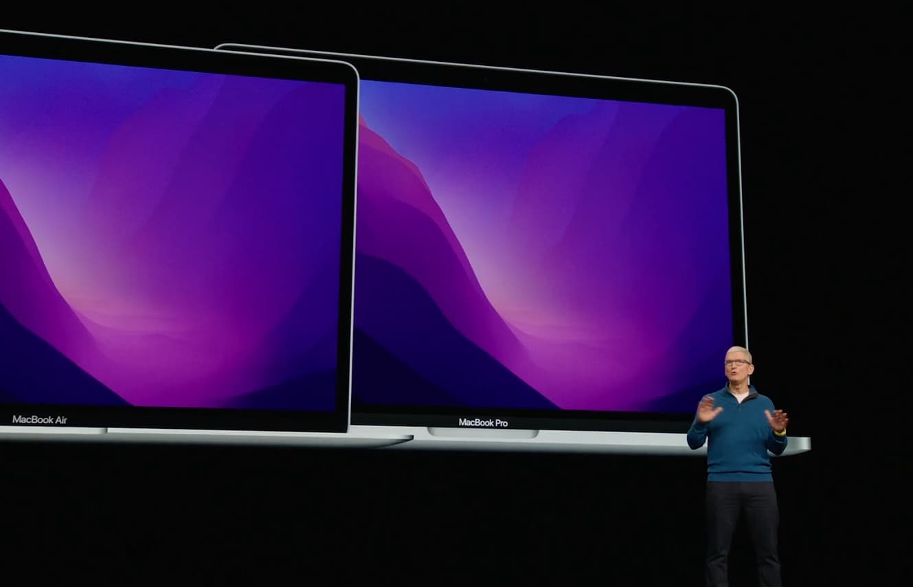 搭載怪物晶片M1 Ultra的Mac Studio，還可配最新27吋 Mac螢幕，企圖滿足專業工作者創意需求。（翻攝蘋果直播影片）