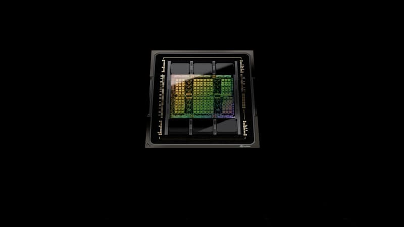 NVIDIA H100這款GPU封裝了800億個電晶體，號稱是全球最大且效能最強大的加速器。（照片來源: NVIDIA）