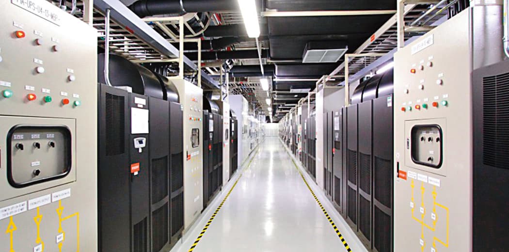 台積電為提高能源使用效率，計畫將不斷電、高效能運算電腦機房的供電電池，全面換成磷酸鋰鐵。（翻攝自台積電ESG官網）
