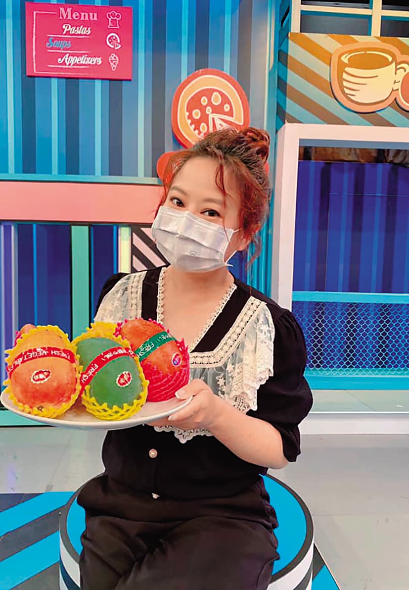 何嘉文沒料到最賺錢的副業，竟是賣水果的家業。	（翻攝自i'm vivi ho何嘉文臉書）