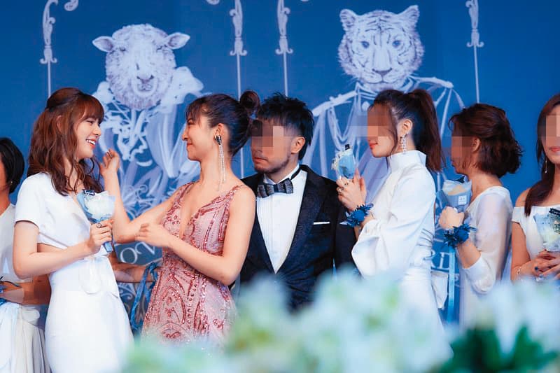 潔西卡（左一）算是小有名氣的貼身經紀人，當初高雋雅（左二）結婚時，她擔任伴娘。（翻攝自jessica IG）