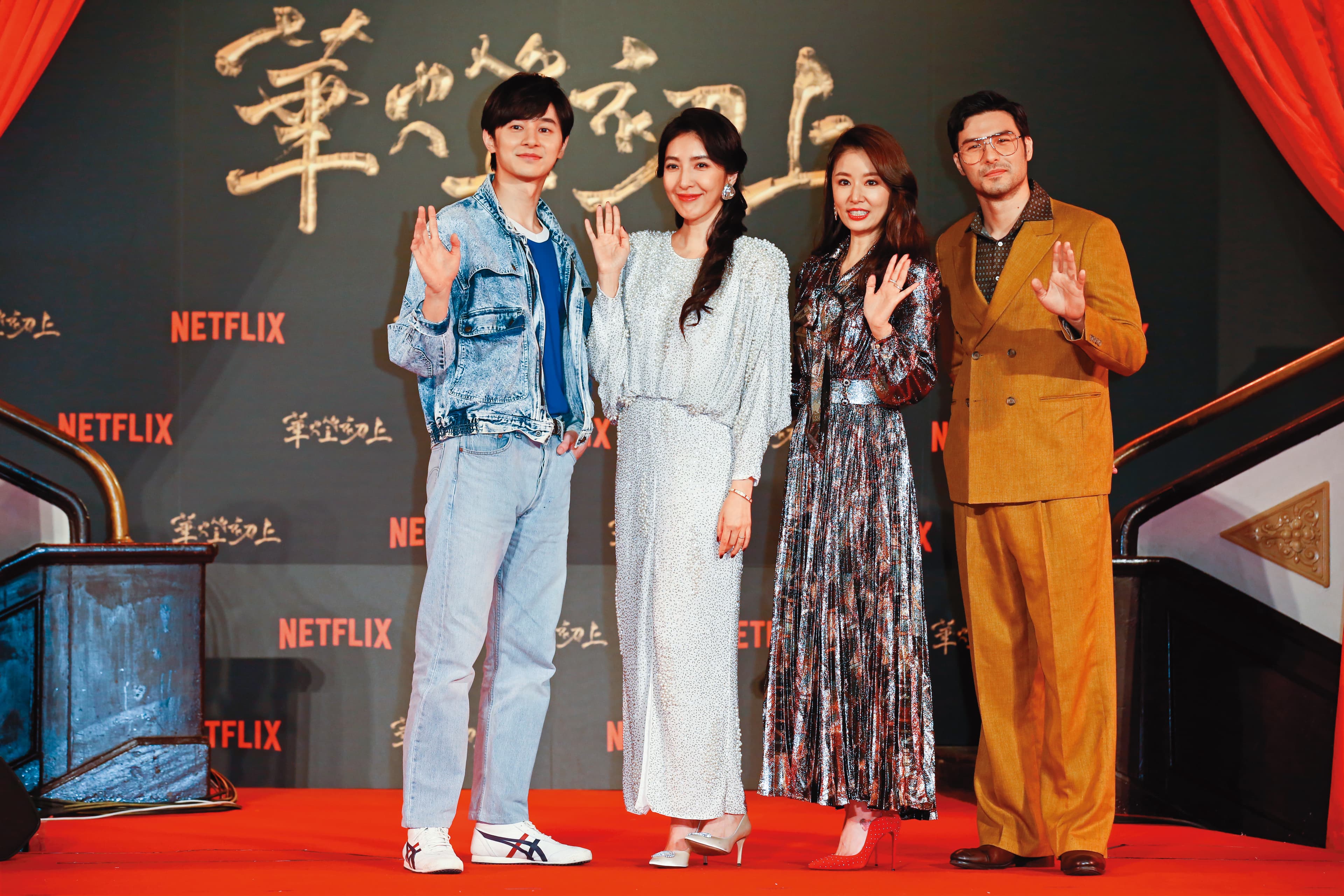 雖然《華燈初上》讓張軒睿（左一）被很多人看見，但也有人批評他的演技。右起鳳小岳、林心如、楊謹華。