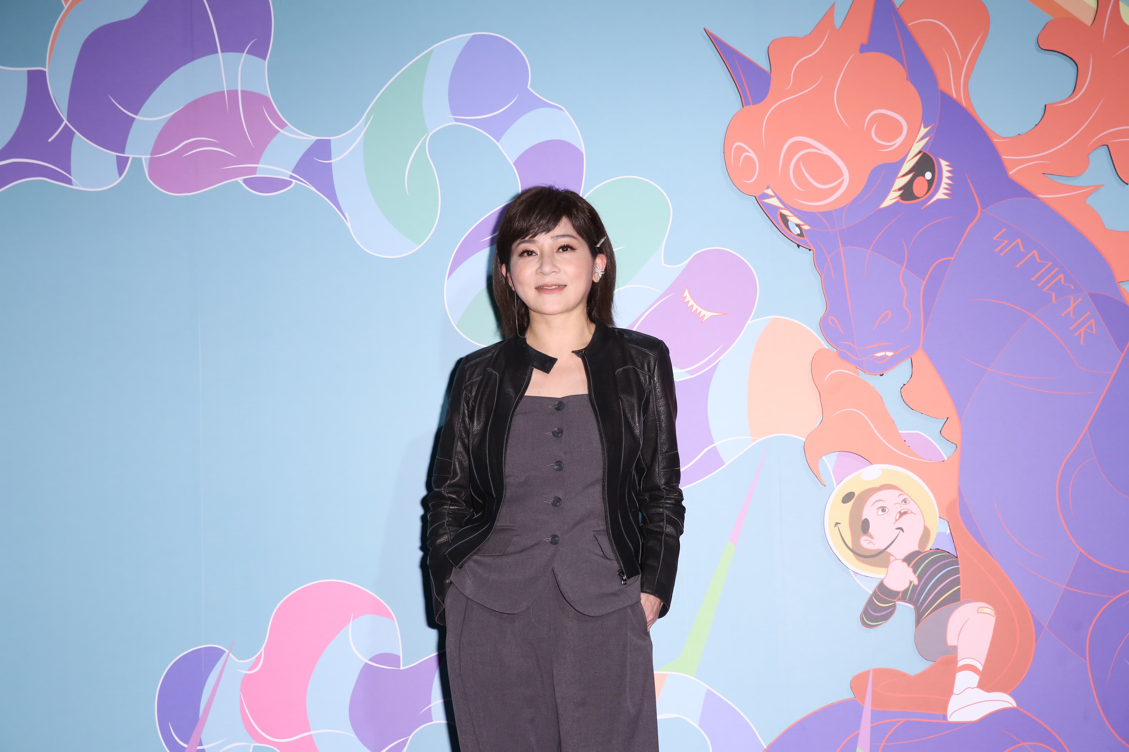 王彩樺形容自己化老妝過程都是躺著化，猶如「化大體」。