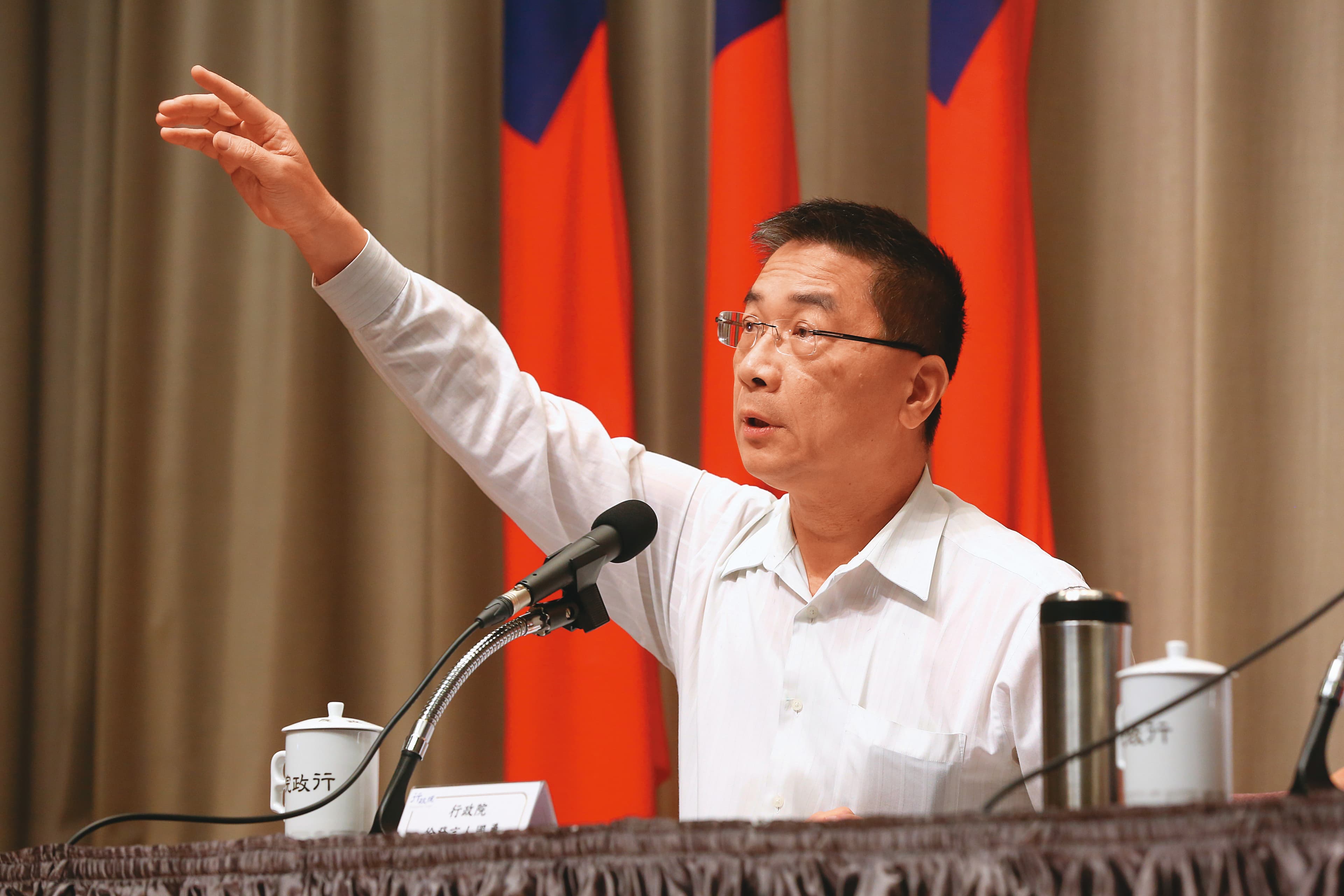 綠營新北市長人選陷入困局，高層布局年底選戰籌組「政務官戰隊」時，一度鎖定內政部長徐國勇是口袋名單。