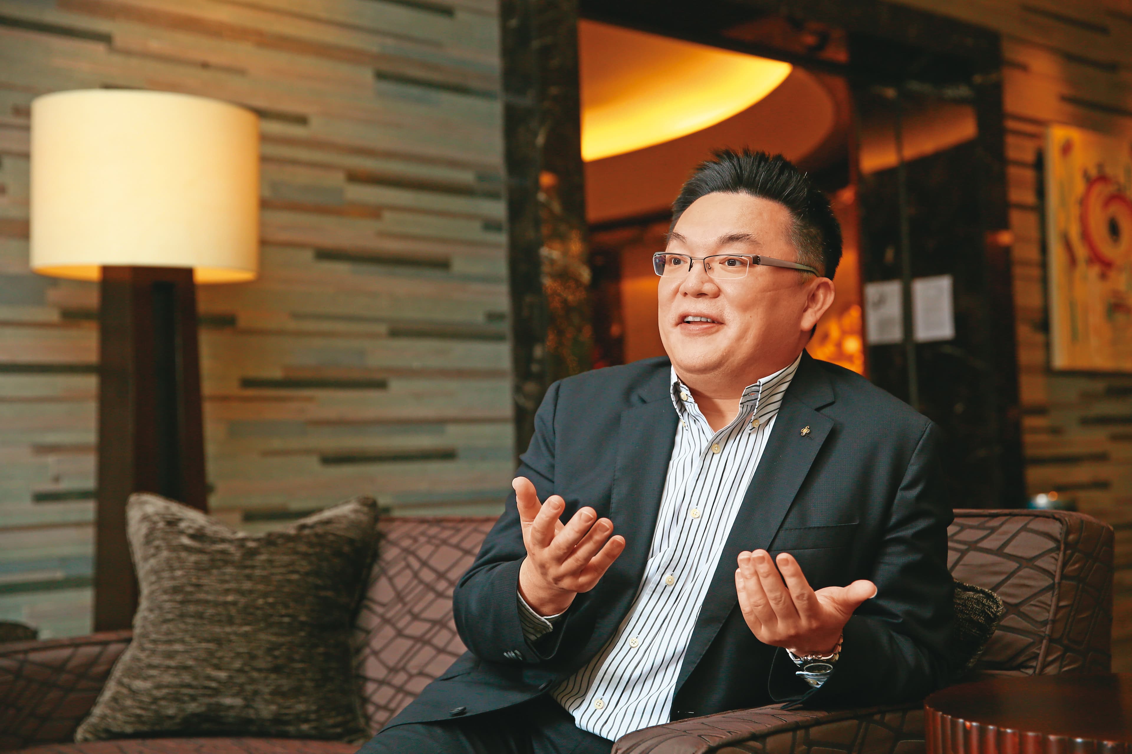 中租旗下仲信融資副總陳瑞興接受本刊專訪表示，不畏先買後付競爭者，中租鎖定「高單價」消費族群。