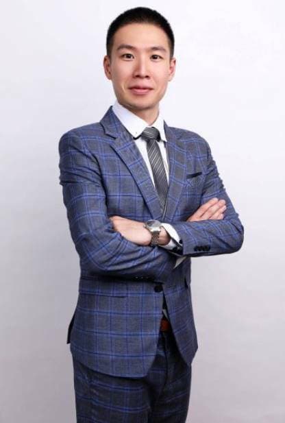針對代客道歉的商業化，律師周弘洛則認為，除非是冒名頂替本人，否則應無詐欺疑慮。