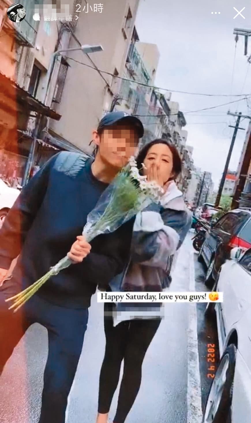 不久前的IG限時動態，莫允雯（右）與周姓富二代（左）親暱合照，共同朋友也覺得兩人可能有譜。（翻攝自莫允雯IG）