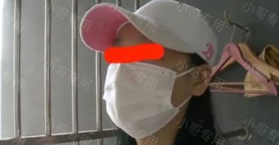 年輕女子晾在陽台角落的內褲不翼而飛，2個月內就消失30多條。（翻攝《中國報》）