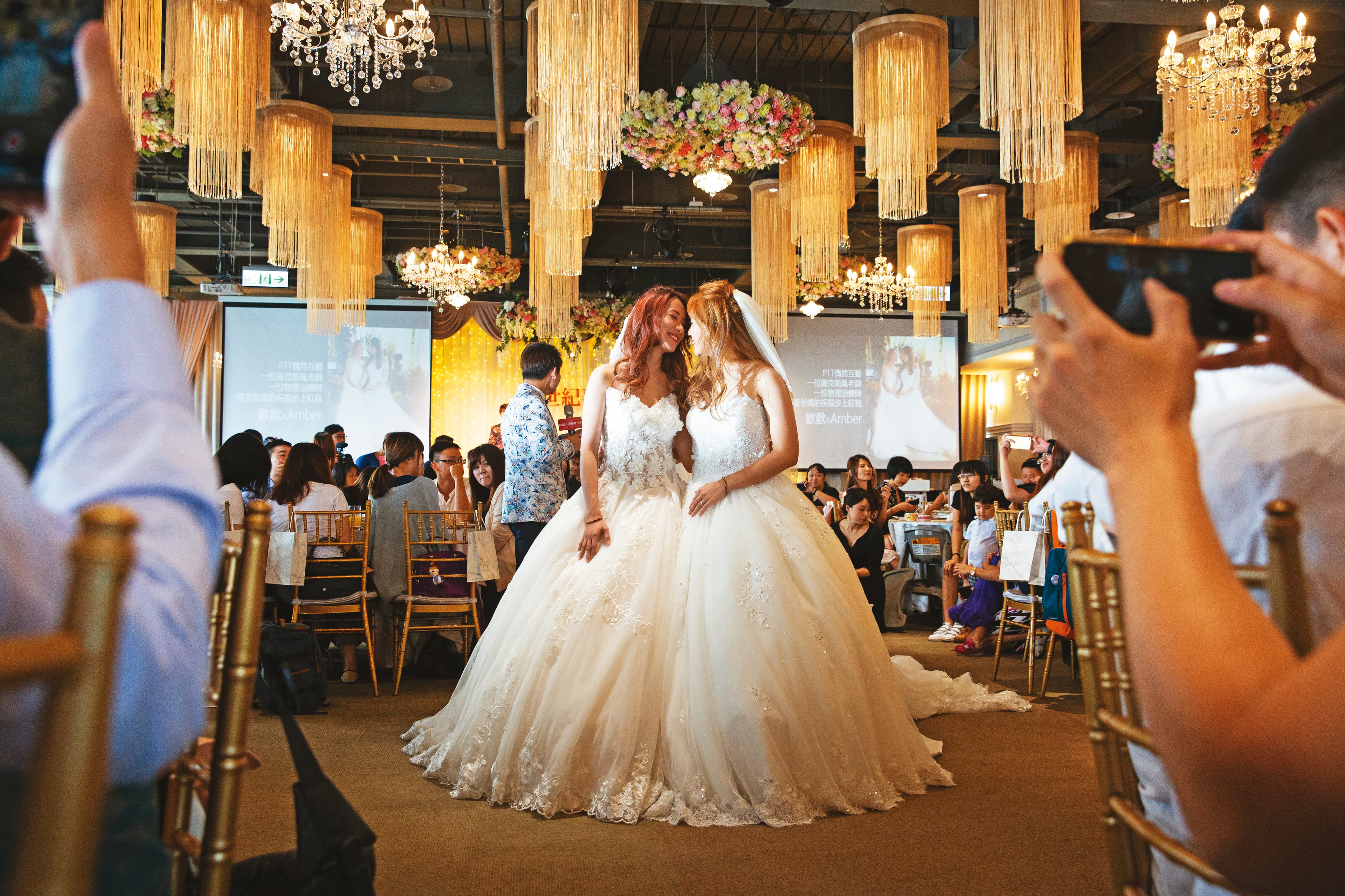 同婚合法化3年來，有7,757對登記結婚，其中女女占7成，同婚離婚比例則約14%。圖為歡歡（黃敏惠）與Amber（王妍萍）2019年結婚，後來傳出離婚。（資料照片）