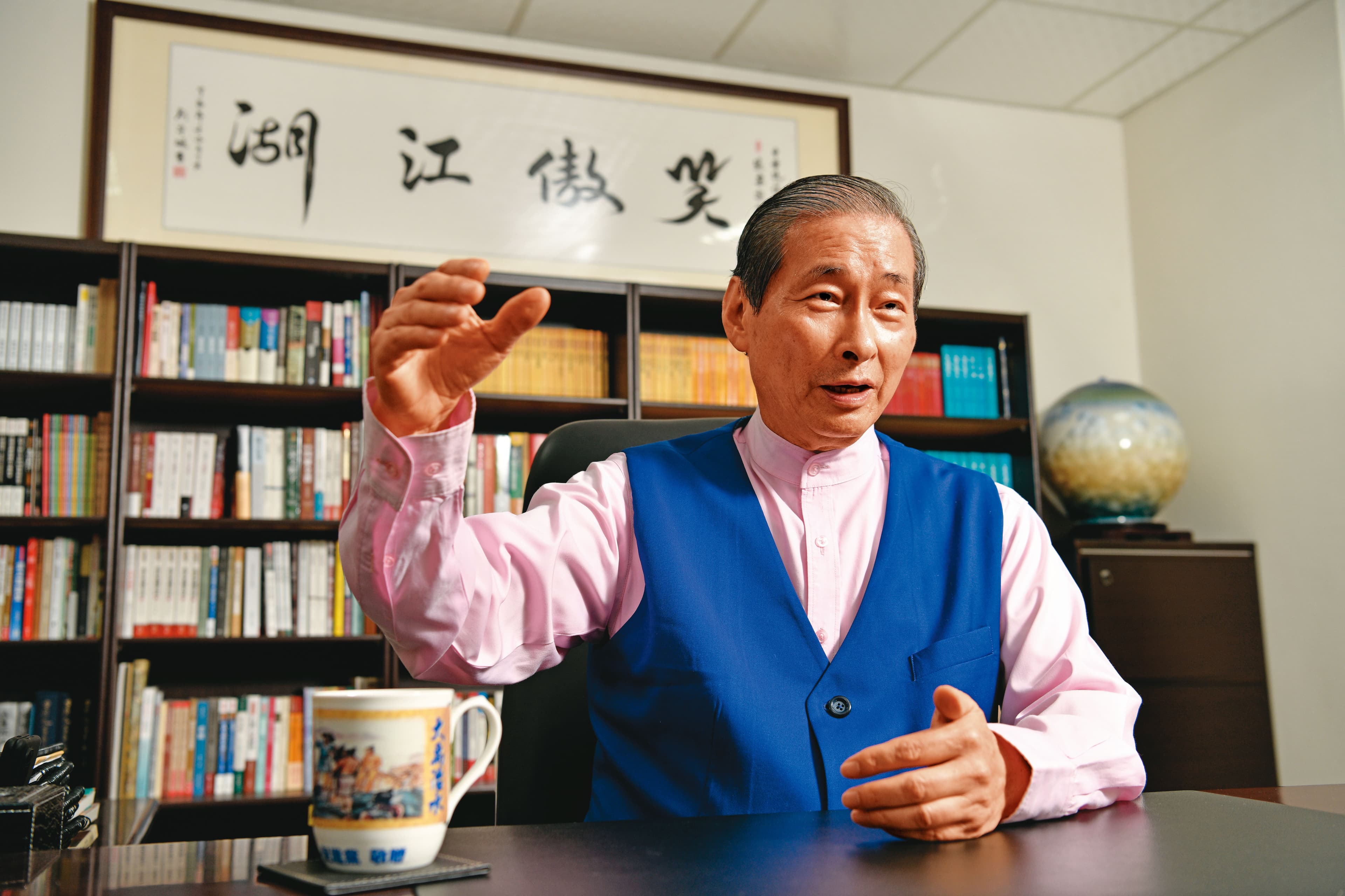 竹聯幫大老白狼張安樂透過柬埔寨人脈，順利營救出五名台灣年輕人。