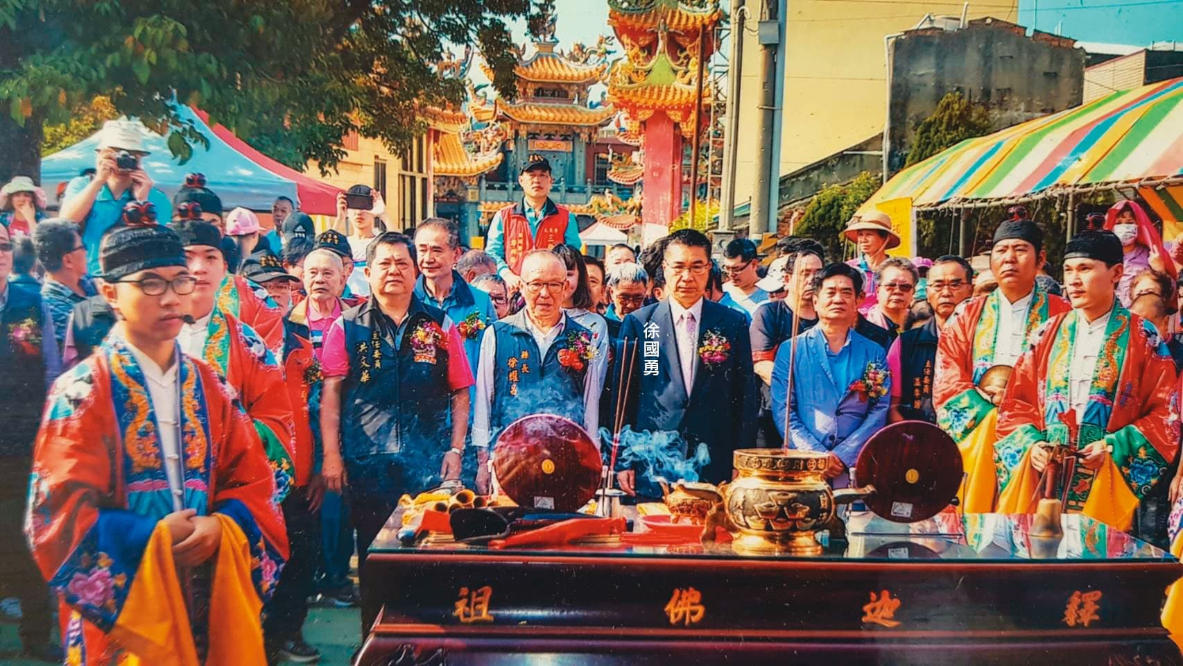 廟方籌備王船醮，2019年11月的開光點睛儀式除了徐國勇到場，也邀來苗栗縣長徐耀昌等地方要角參與。（五雲宮提供）