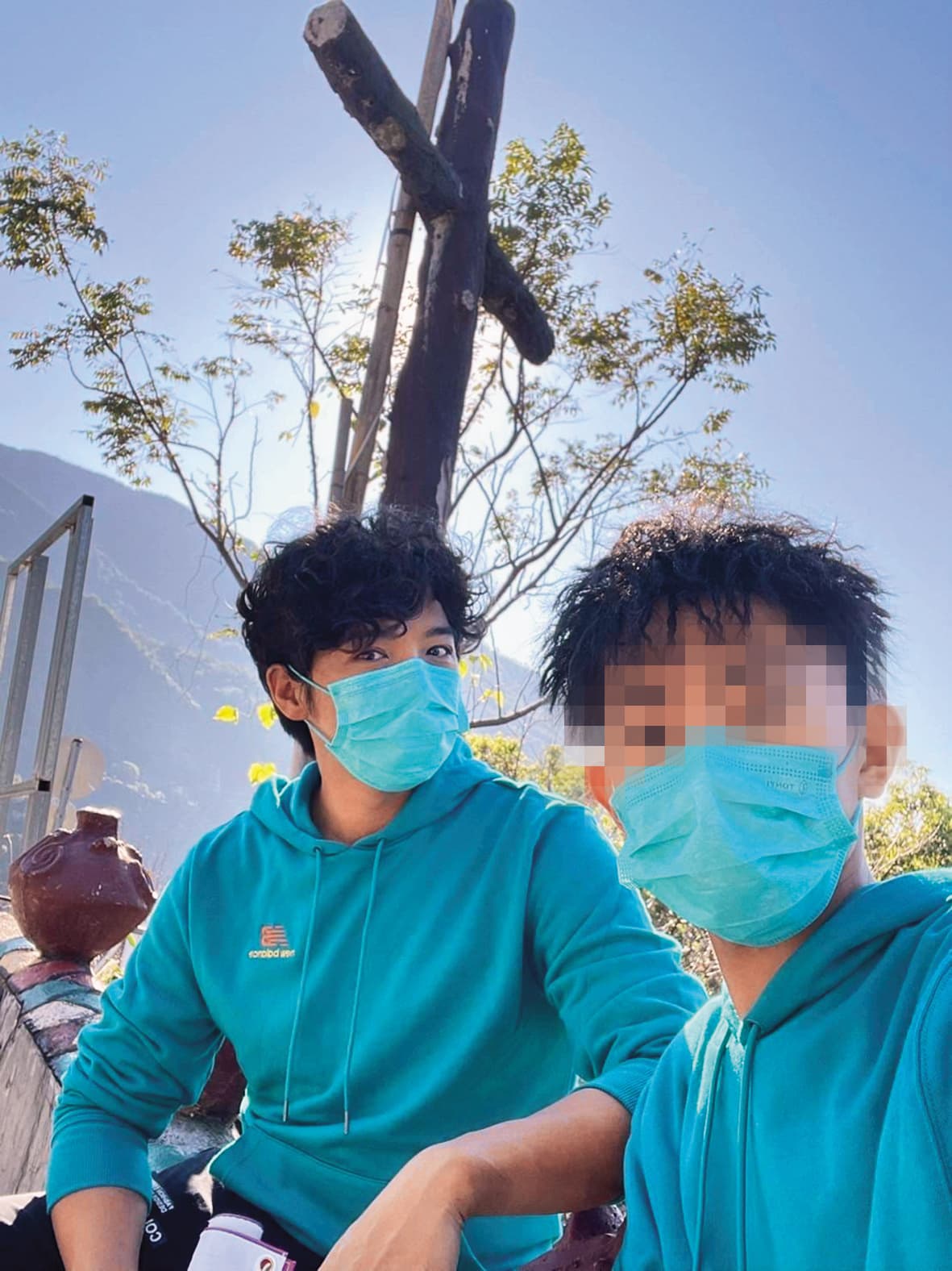 這幾年，陳子強不時會跟兒子見面，父子出遊並留下合影。（翻攝自陳子強鋼絲團臉書）