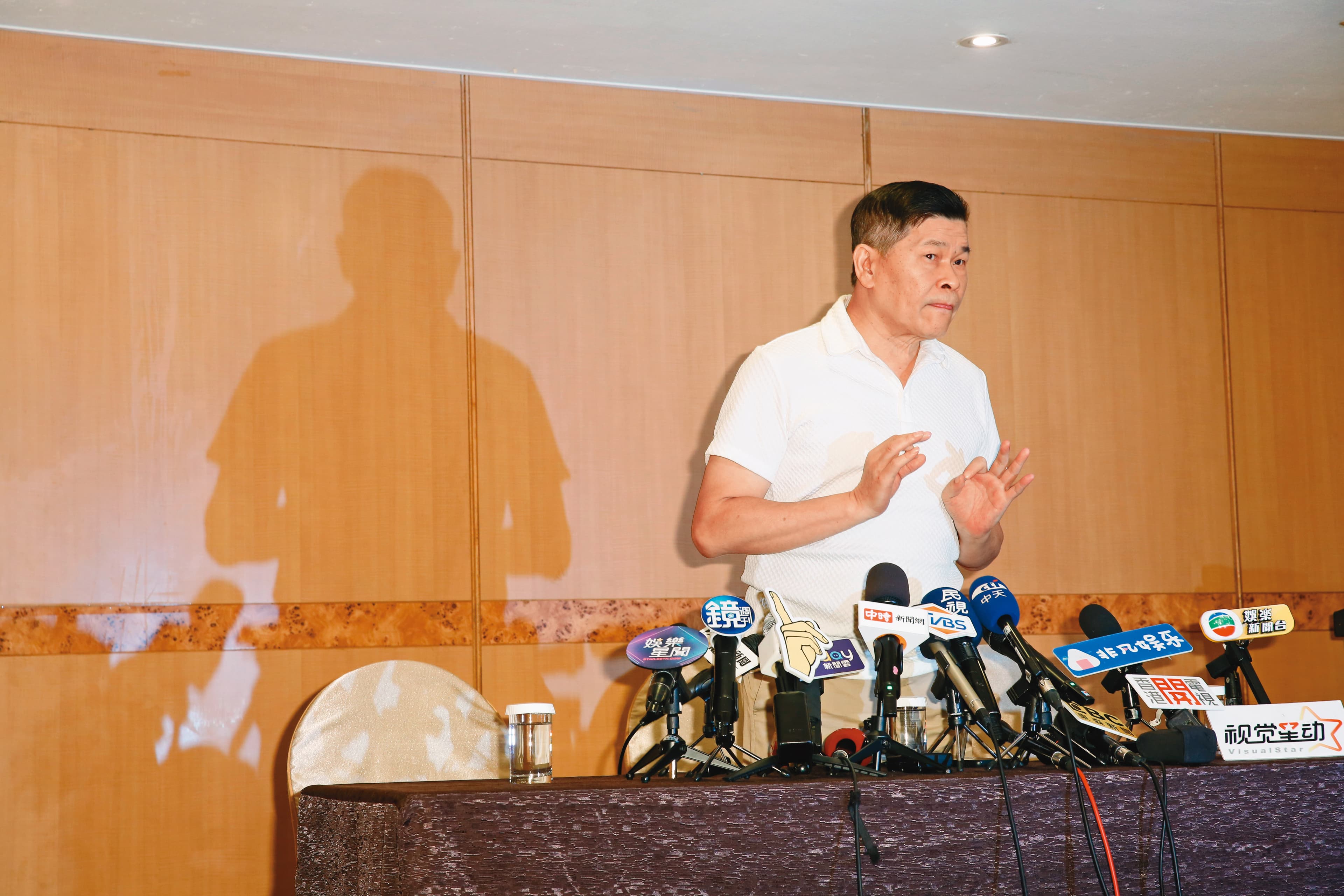澎恰恰因向地下錢莊借錢無力償還，曾開記者會宣布破產。