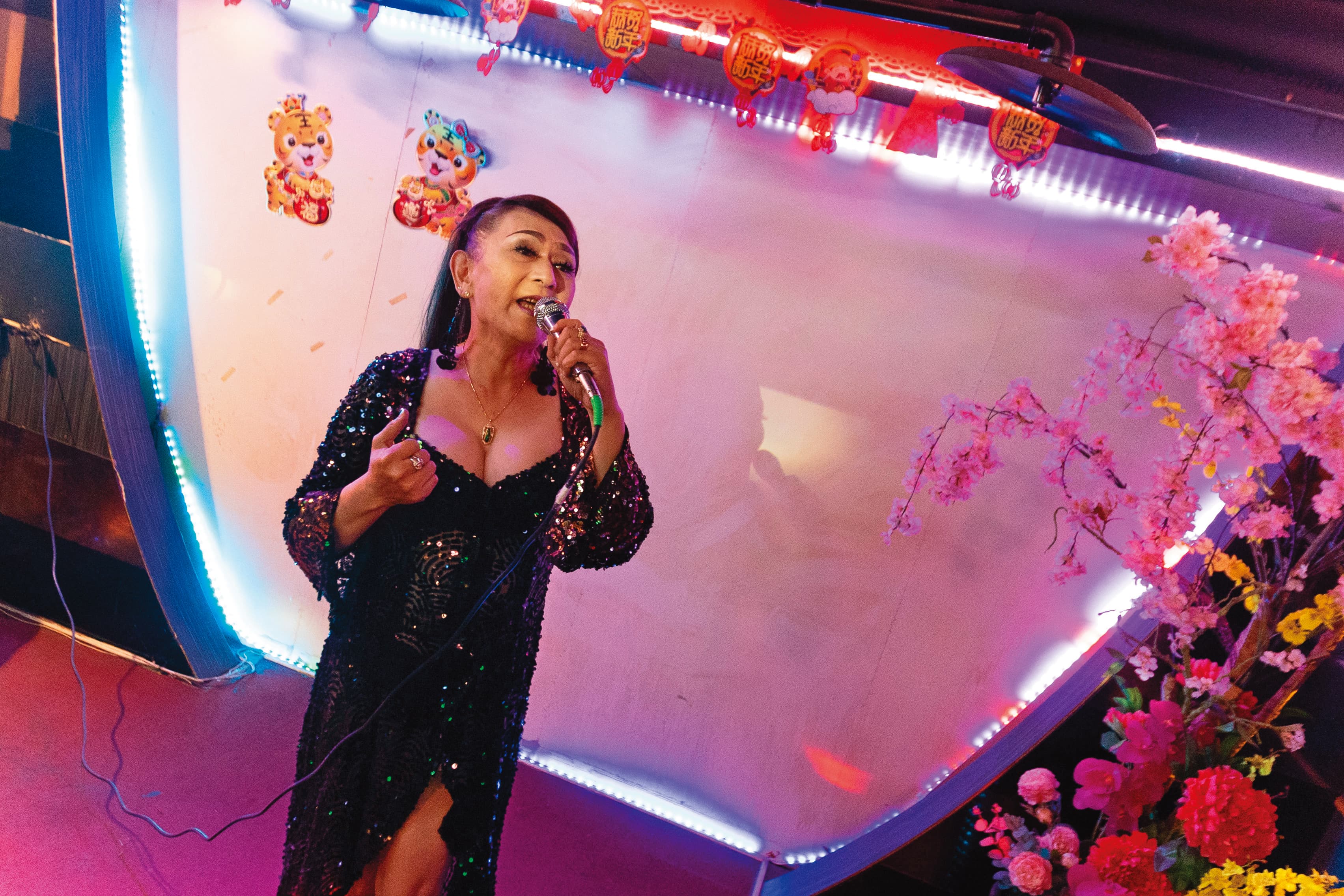 鍾玲的表演工作因疫情全面停擺，今年4月才在朋友幫忙下重新站上舞台。 
